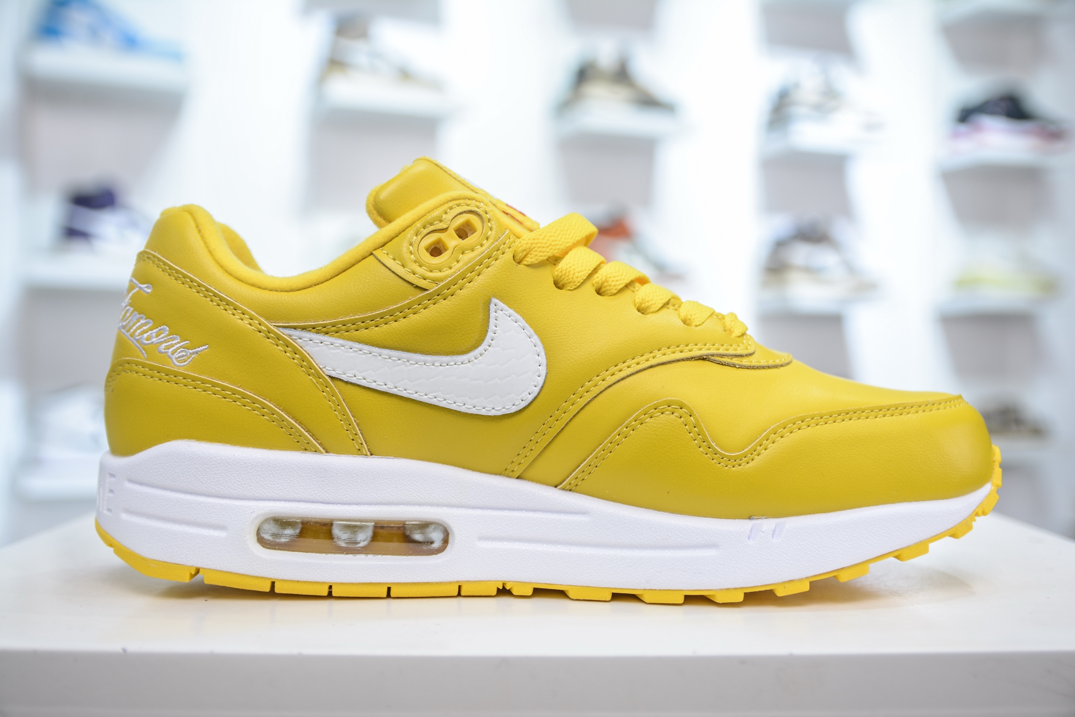 200 NK Air Max 1 初代复古气垫慢跑鞋 HF8813-700
