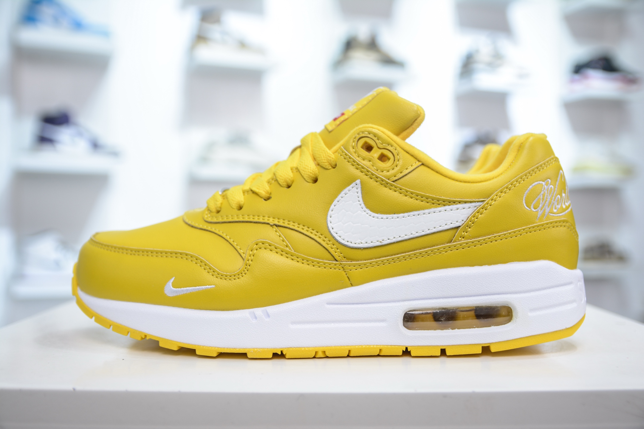 200 NK Air Max 1 初代复古气垫慢跑鞋 HF8813-700