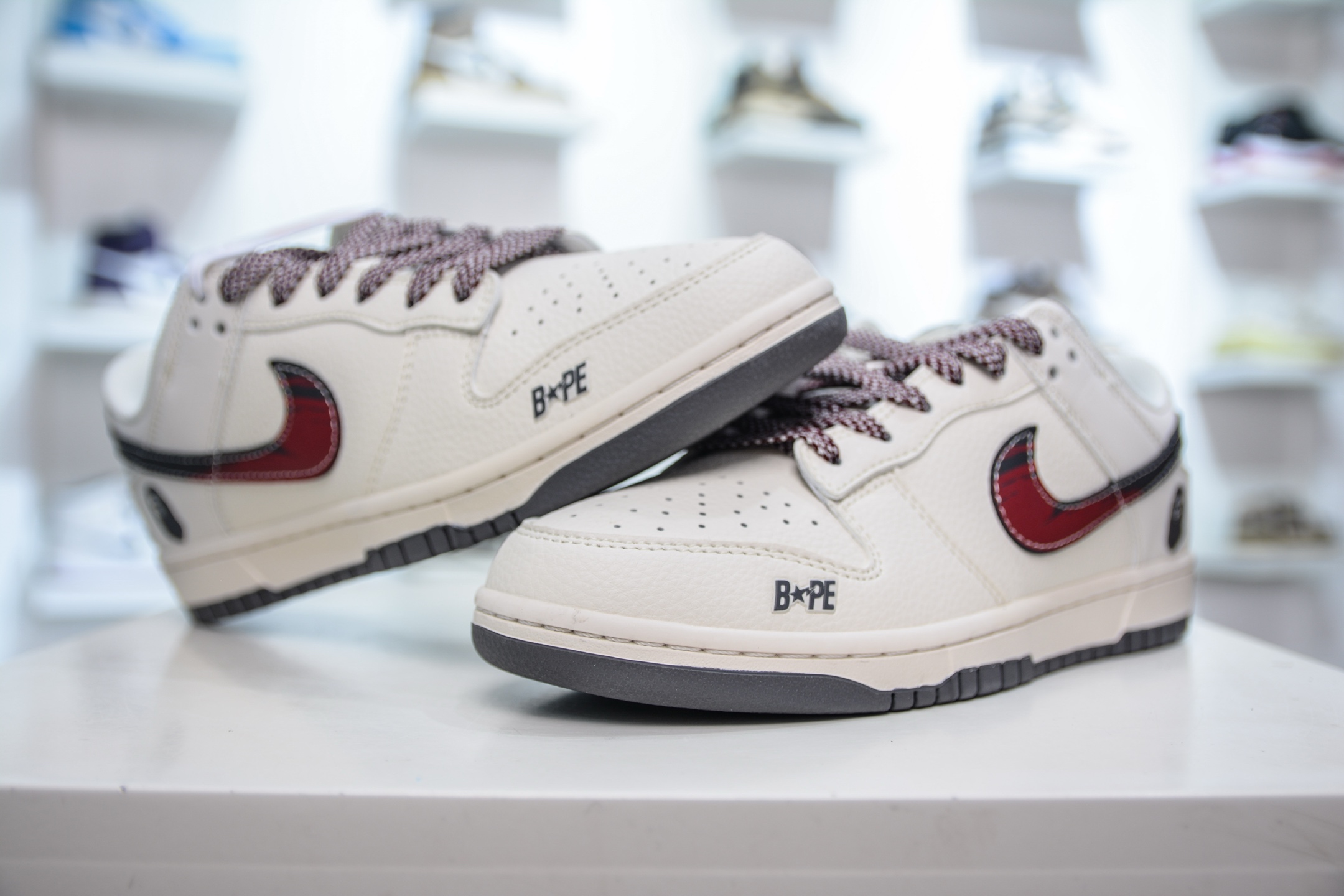 280 Nike SB Dunk Low x BAPE 猿人头联名-涂鸦红勾 JJ2508-561