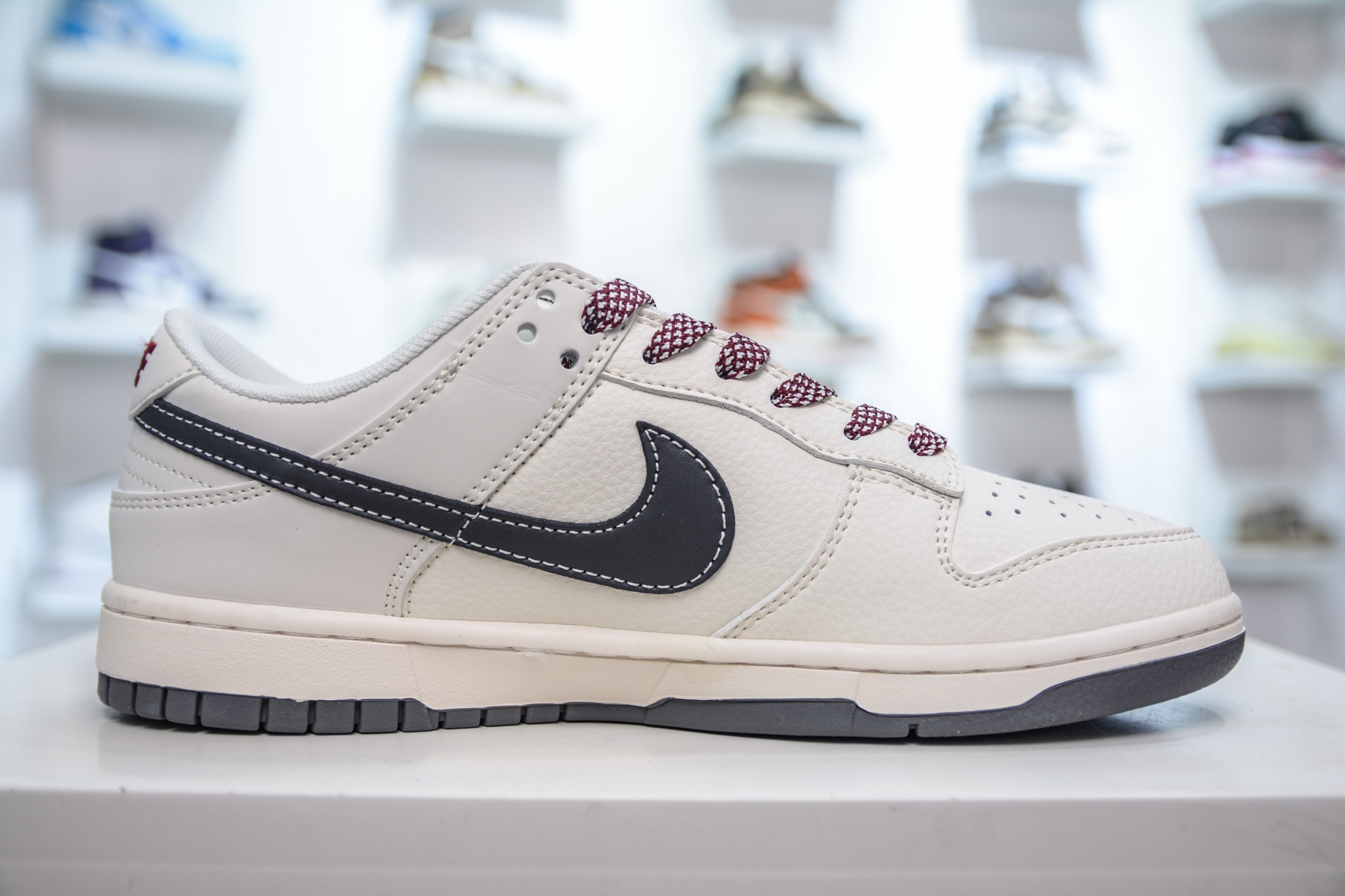 280 Nike SB Dunk Low x BAPE 猿人头联名-涂鸦红勾 JJ2508-561