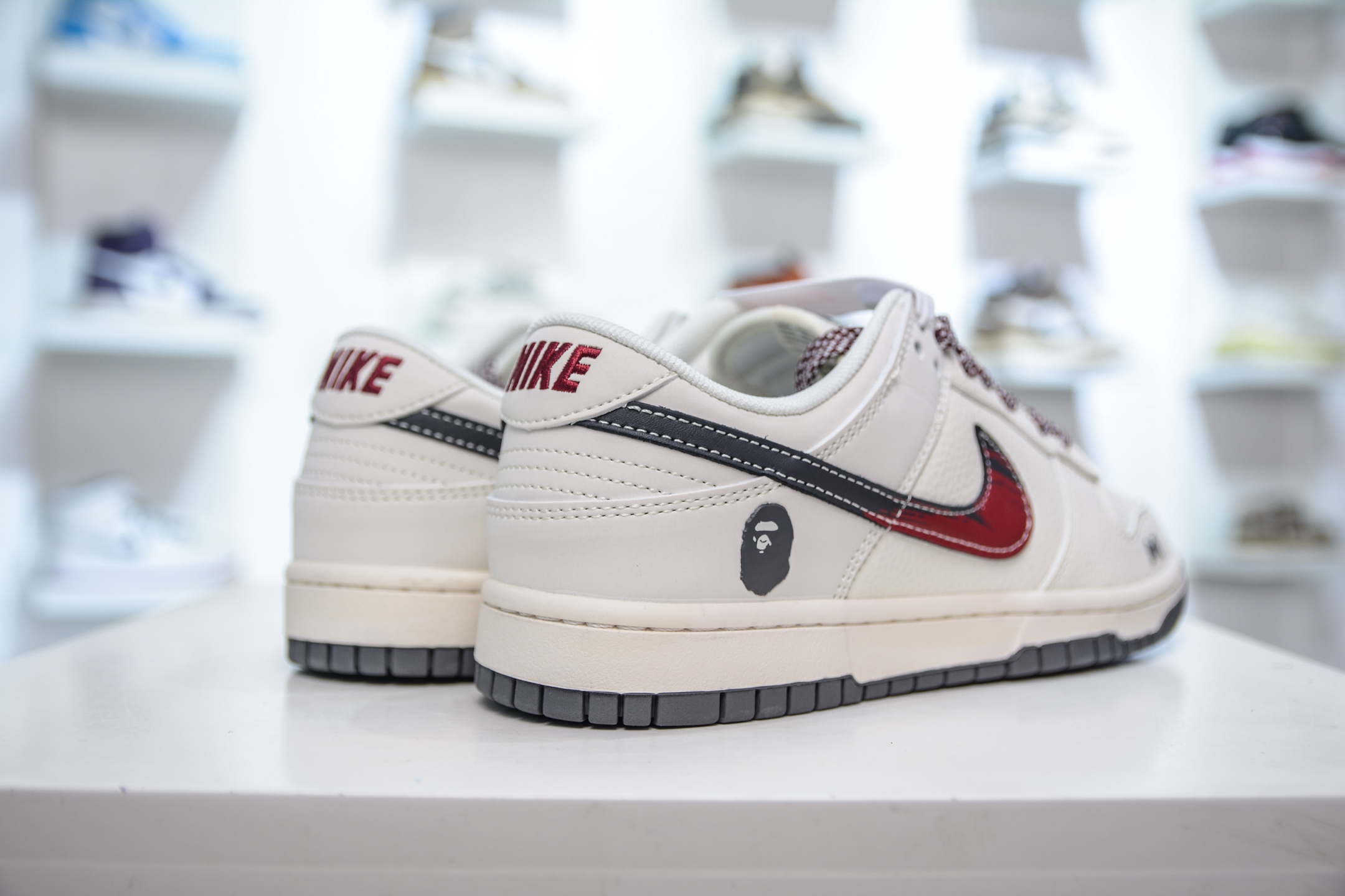 280 Nike SB Dunk Low x BAPE 猿人头联名-涂鸦红勾 JJ2508-561