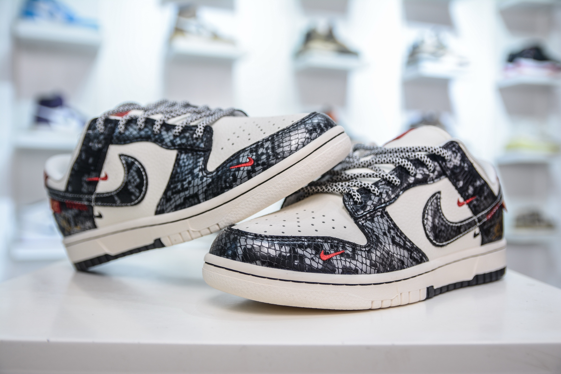 280 Nike SB Dunk Low 蛇年限定 银鳞银勾 YX5066-293