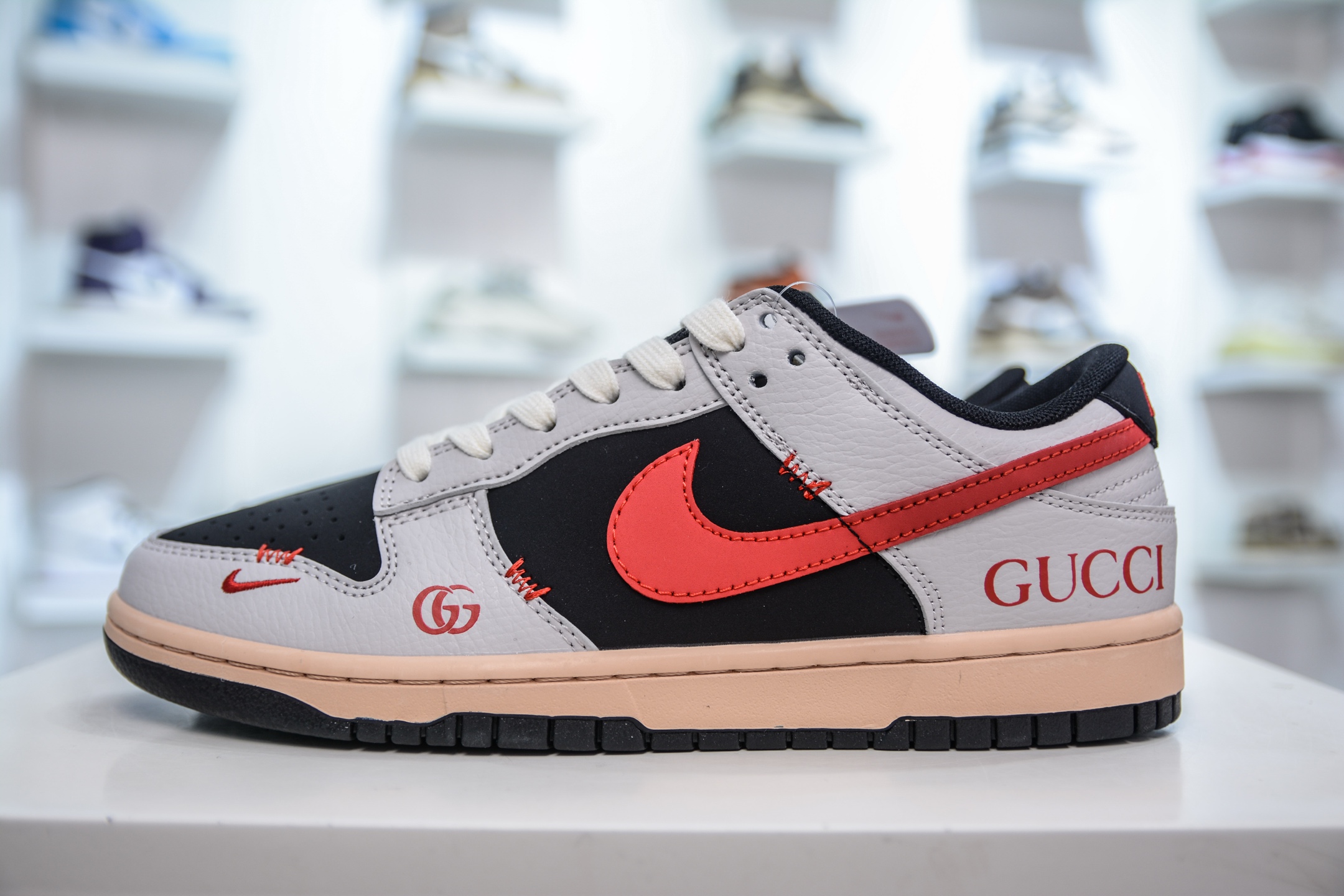 260 Gucci x Nike Dunk SB Low 古驰联名-黑白红 低帮休闲运动板鞋 XD1588-206