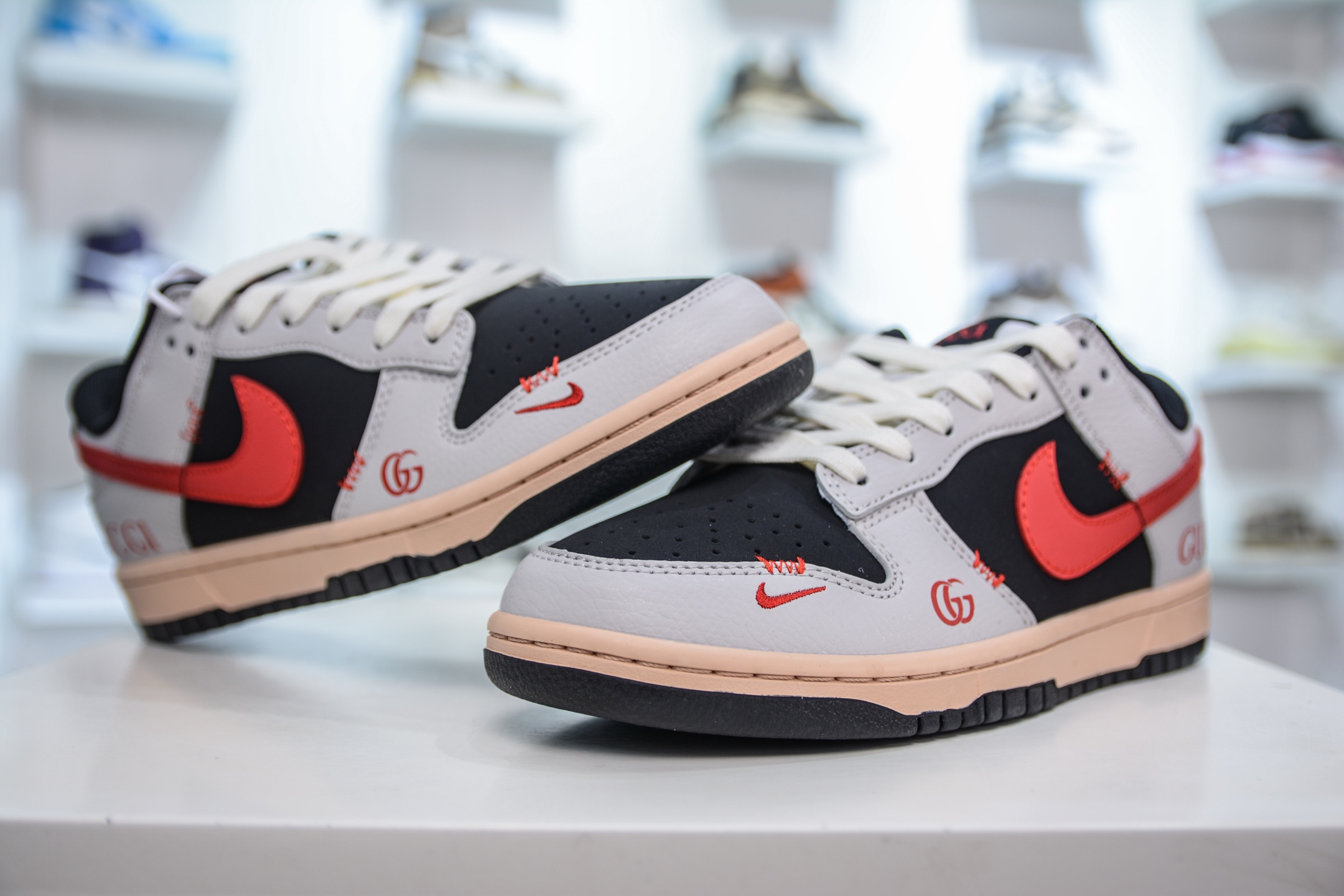 260 Gucci x Nike Dunk SB Low 古驰联名-黑白红 低帮休闲运动板鞋 XD1588-206