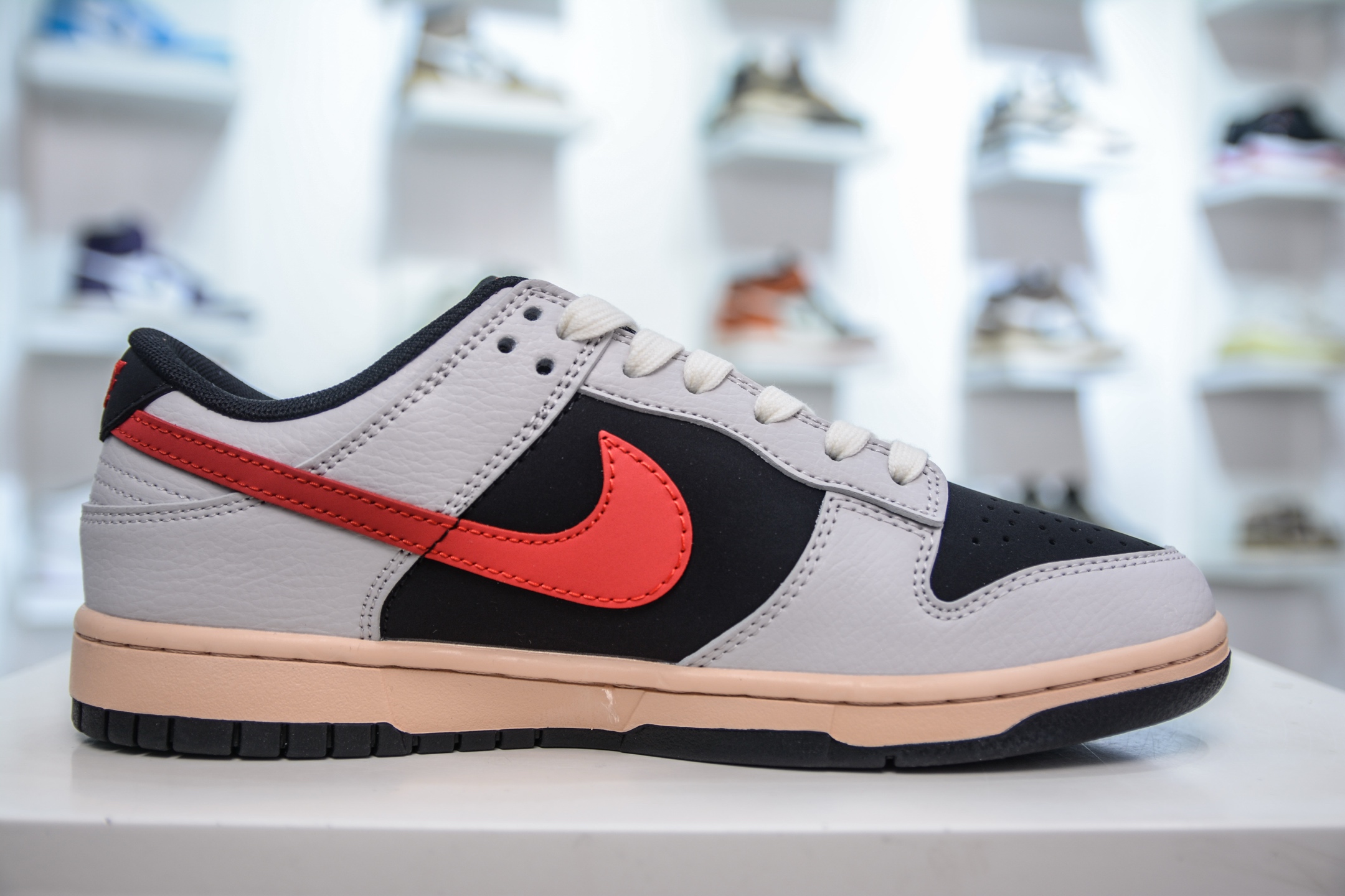 260 Gucci x Nike Dunk SB Low 古驰联名-黑白红 低帮休闲运动板鞋 XD1588-206