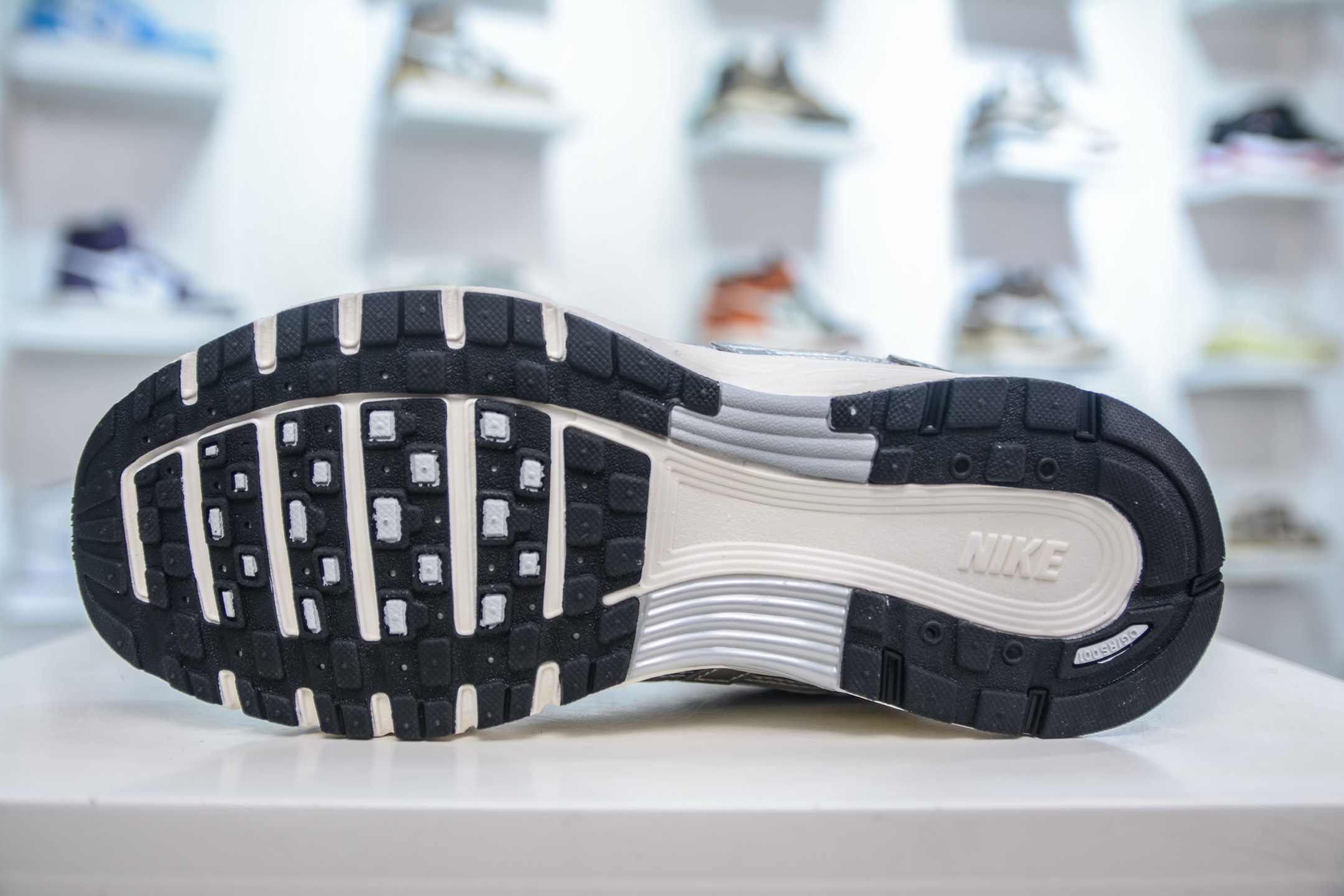 200 Nike Initiator Running 耐克INS 超火复古老爹跑鞋 CD6404-105