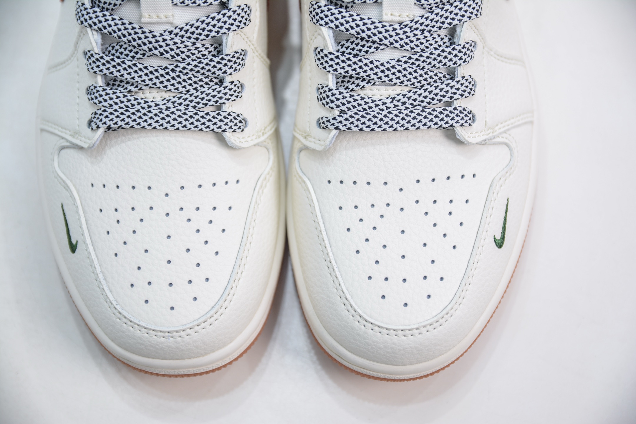 Air Jordan 1 Retro Low x Stussy 斯图西联名-米红立体勾 XS6086-560