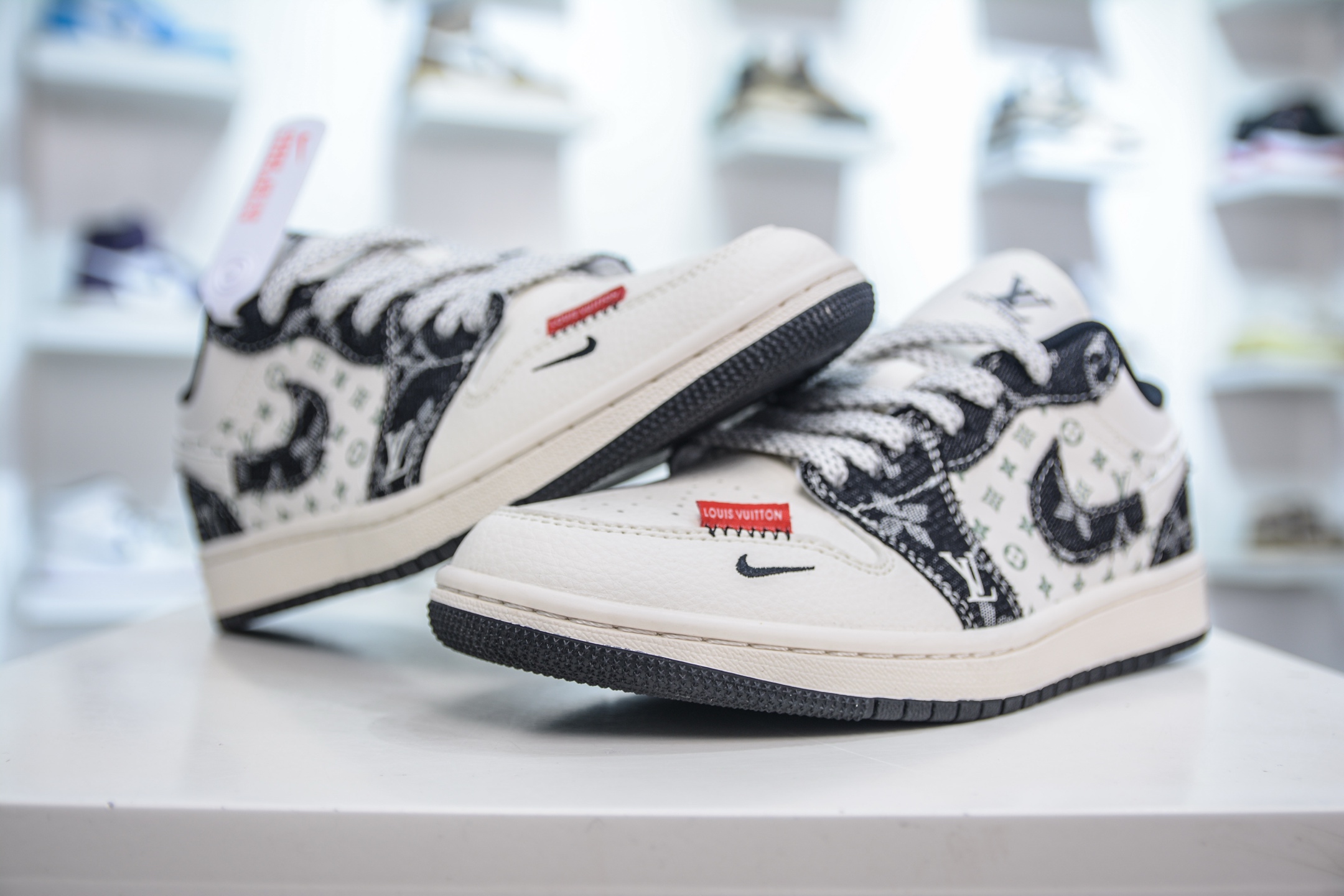 270 Air Jordan AJ1 Low X LV 低帮联名-白黑牛仔断勾 YX5066-332