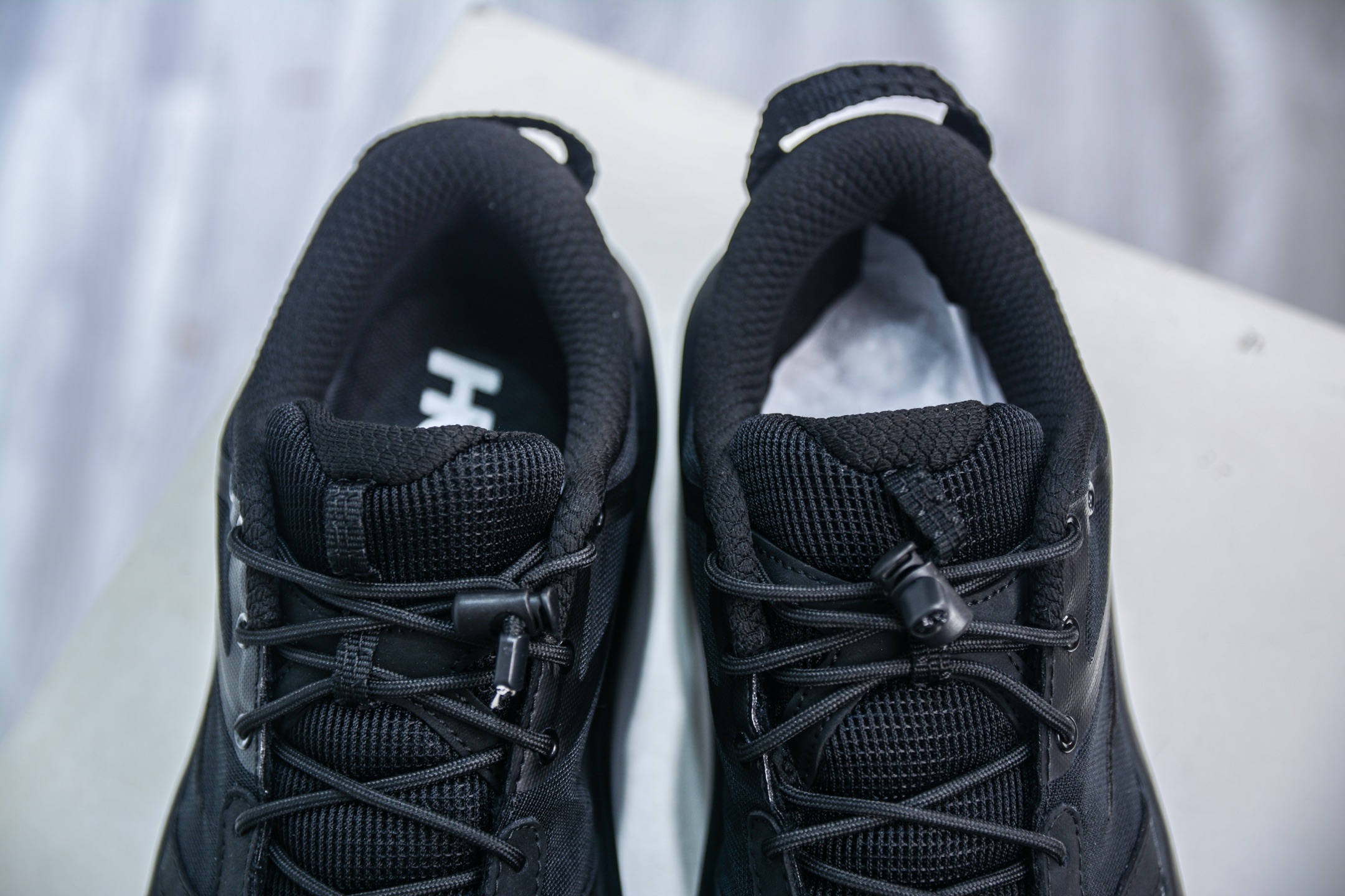 200 HOKA ONE ONE Bondi B3 LS 运动舒适低帮跑步鞋 1155351/BBNB