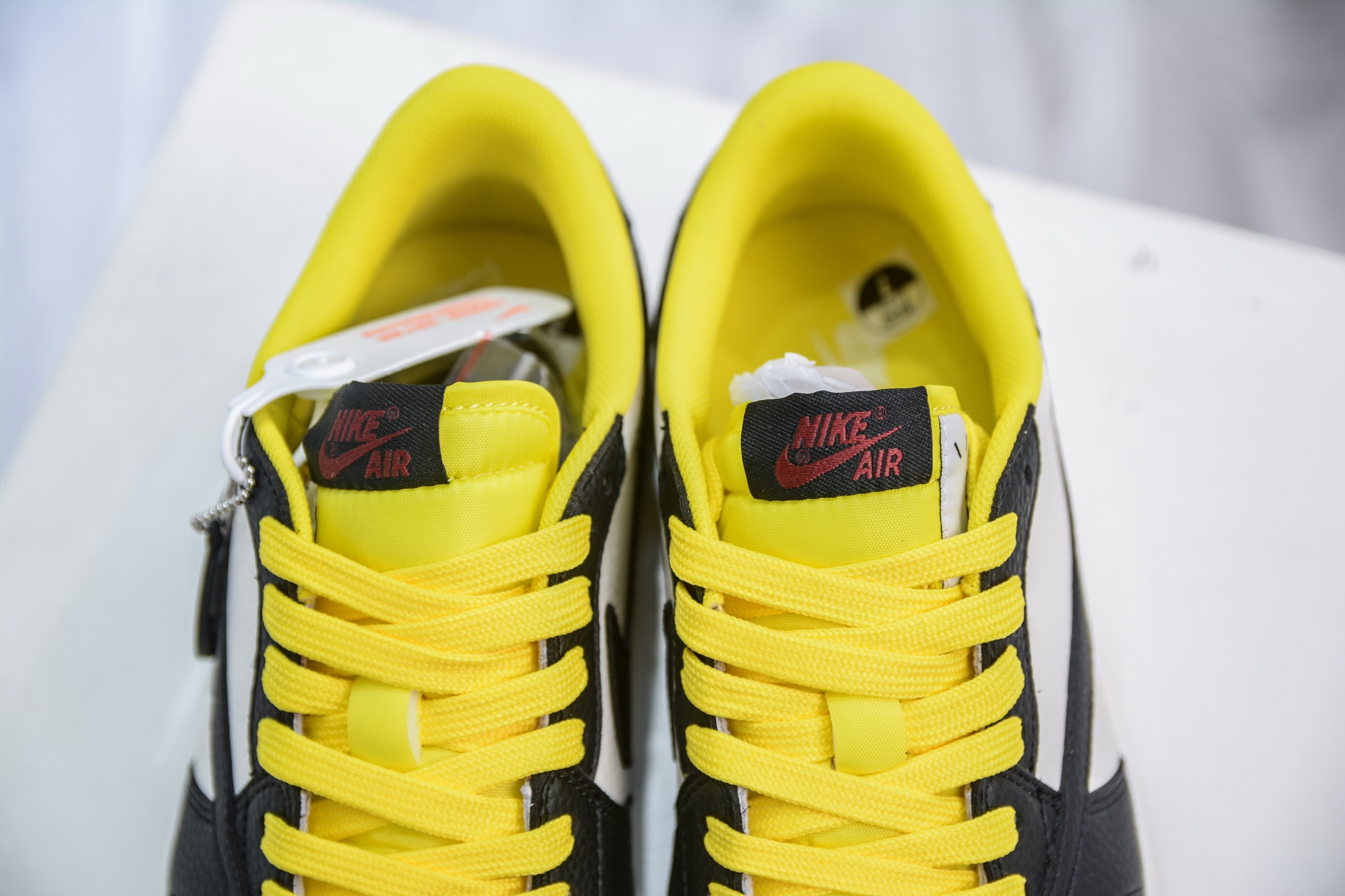 270 Travis Scott x Air Jordan 1 Low 白黑黄 DN6901-093