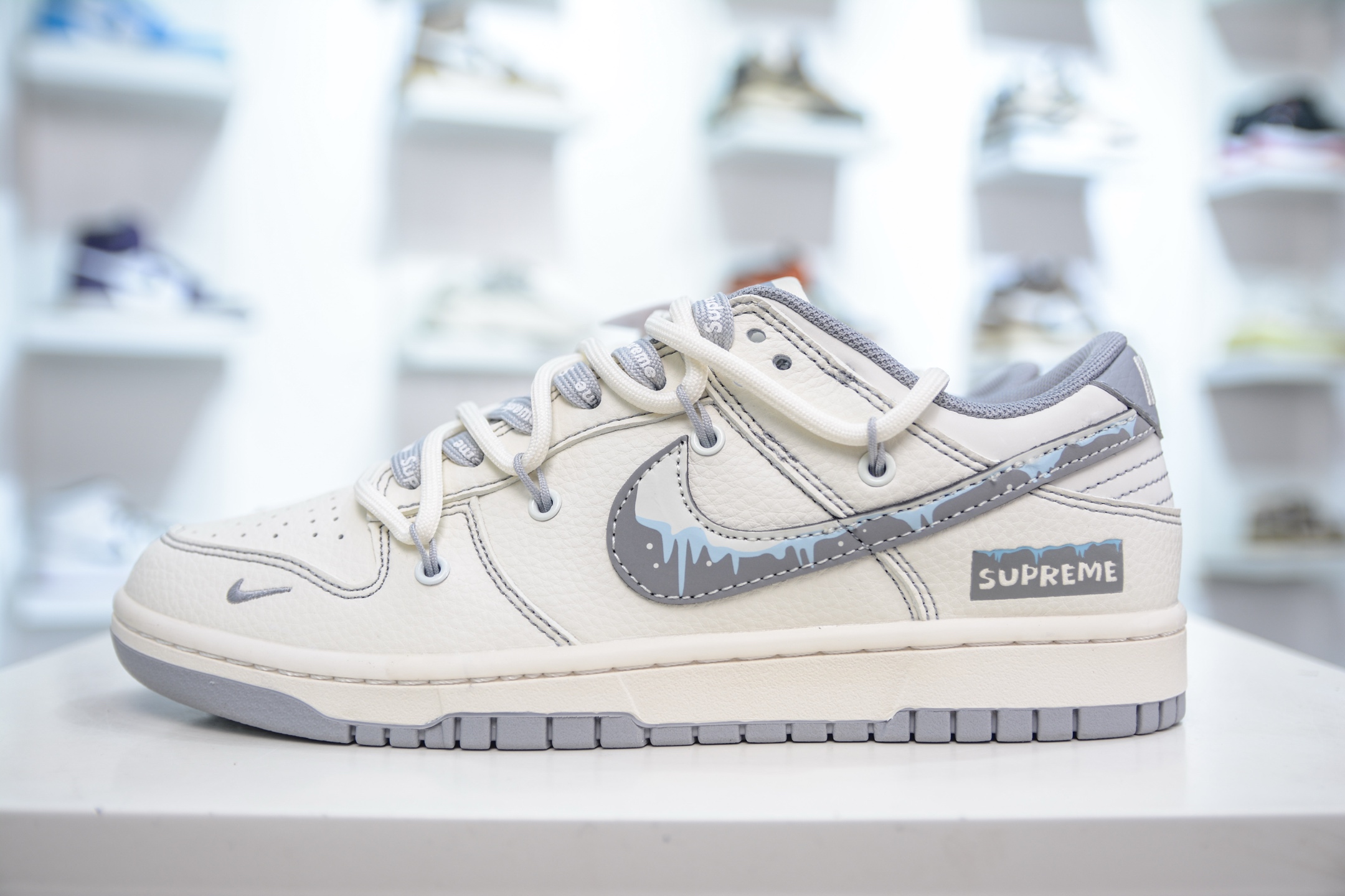 Nike SB Dunk Low x Supreme Collab White/Grey Sneakers - Premium Quality 1 i1747246759818 7336 0 0
