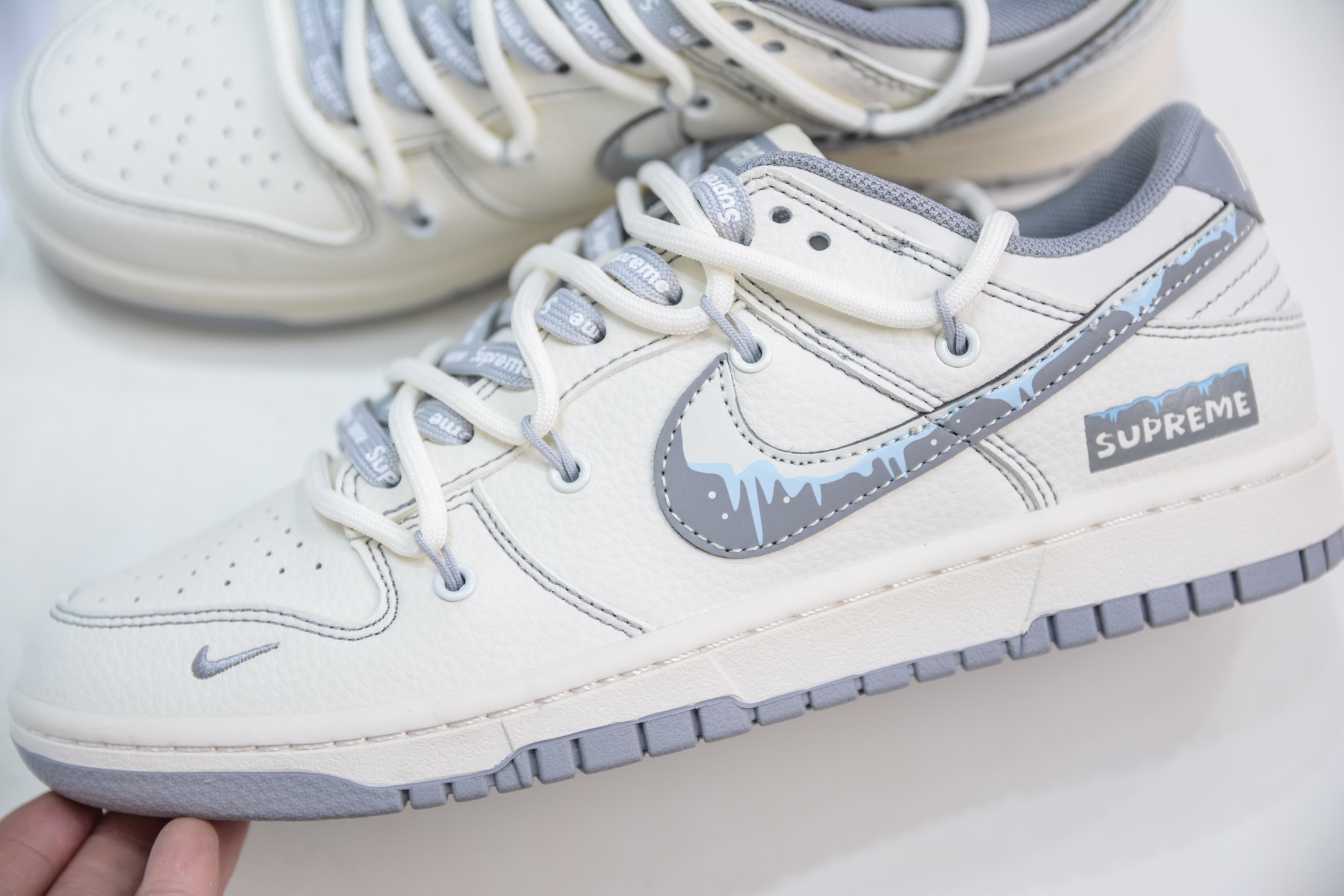 Nike SB Dunk Low x Supreme Collab White/Grey Sneakers - Premium Quality 7 i1747246759867 4378 0 6
