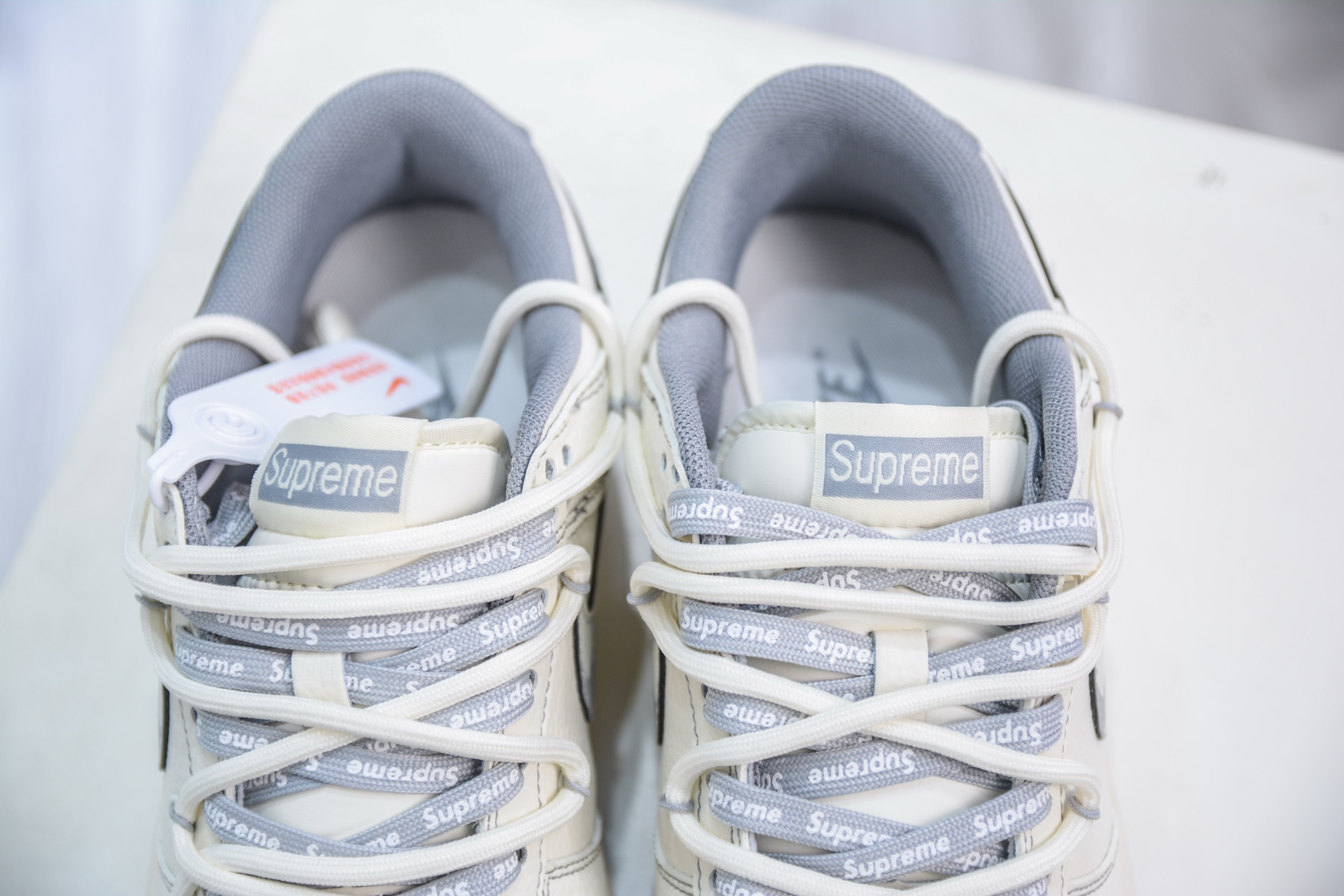 Nike SB Dunk Low x Supreme Collab White/Grey Sneakers - Premium Quality 8 i1747246759870 2976 0 7