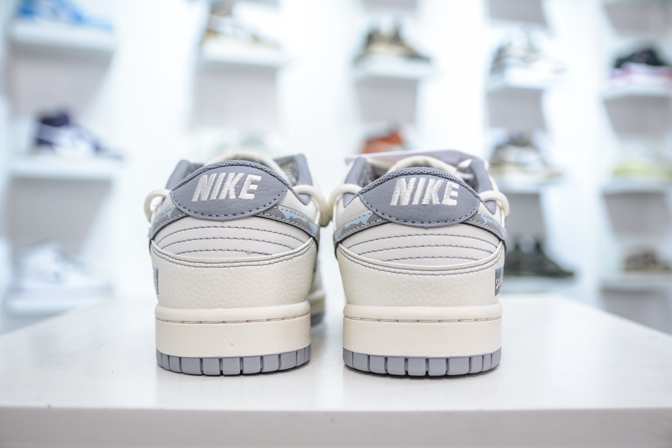 Nike SB Dunk Low x Supreme Collab White/Grey Sneakers - Premium Quality 2 i1747246759878 921 0 1