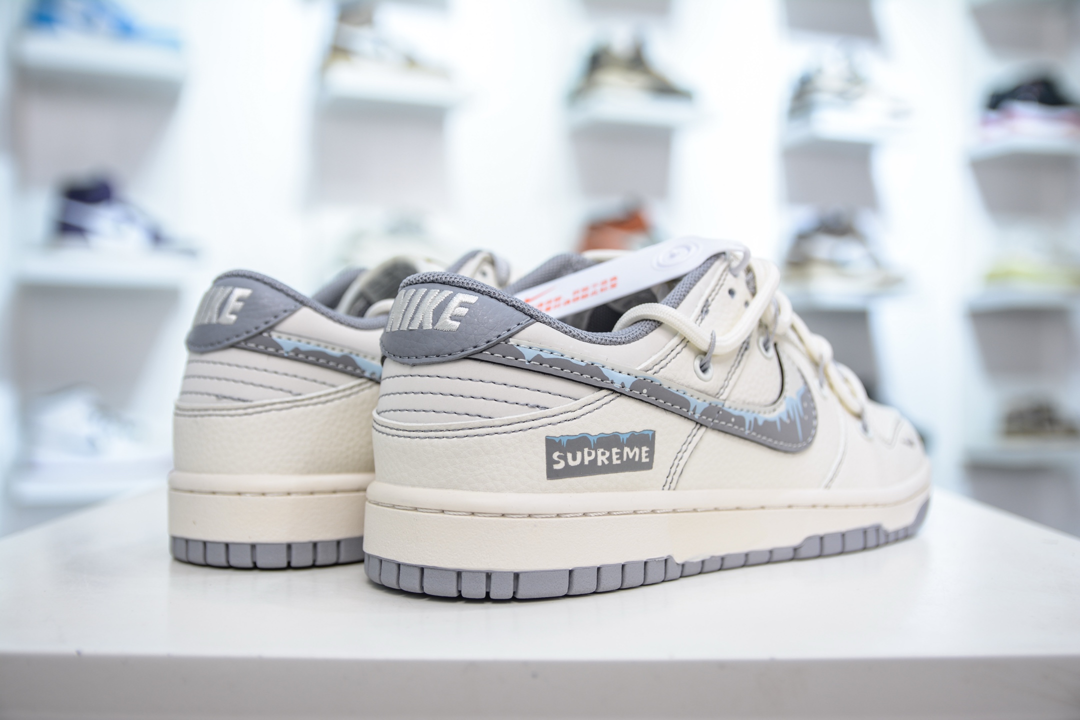Nike SB Dunk Low x Supreme Collab White/Grey Sneakers - Premium Quality 6 i1747246761042 6407 0 5