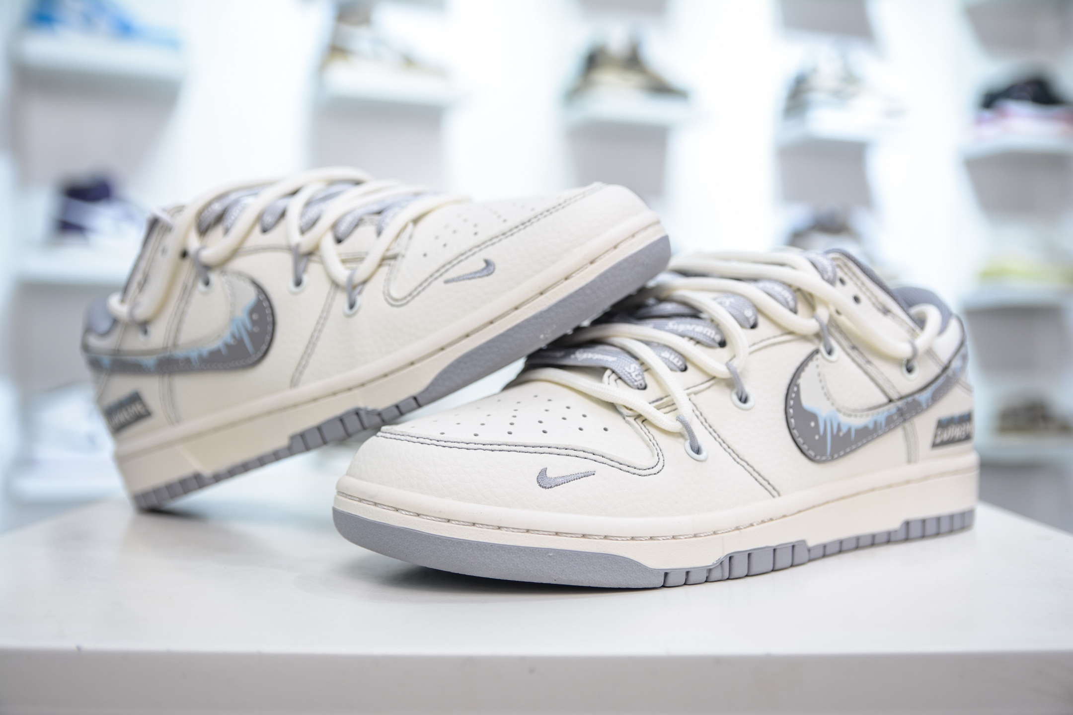Nike SB Dunk Low x Supreme Collab White/Grey Sneakers - Premium Quality 4 i1747246761043 8724 0 3