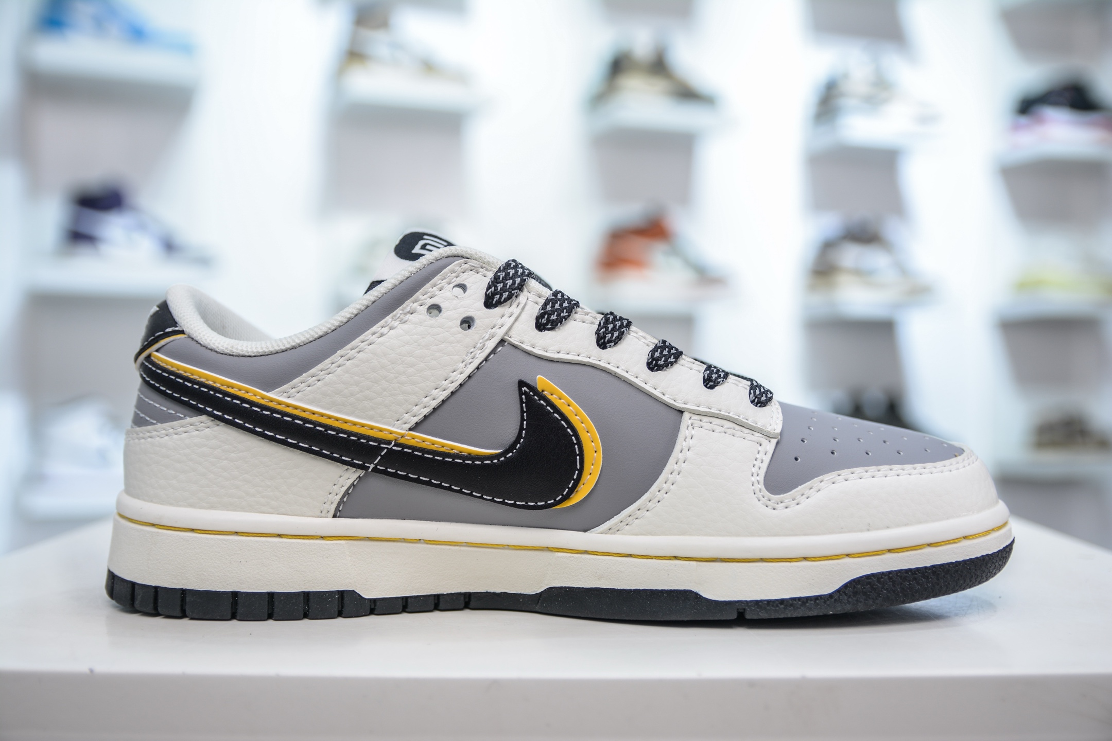 Nike Dunk Low Xiaomi SU7 Custom Edition Sneakers - Limited Release! 3 i1747247233524 794 0 2