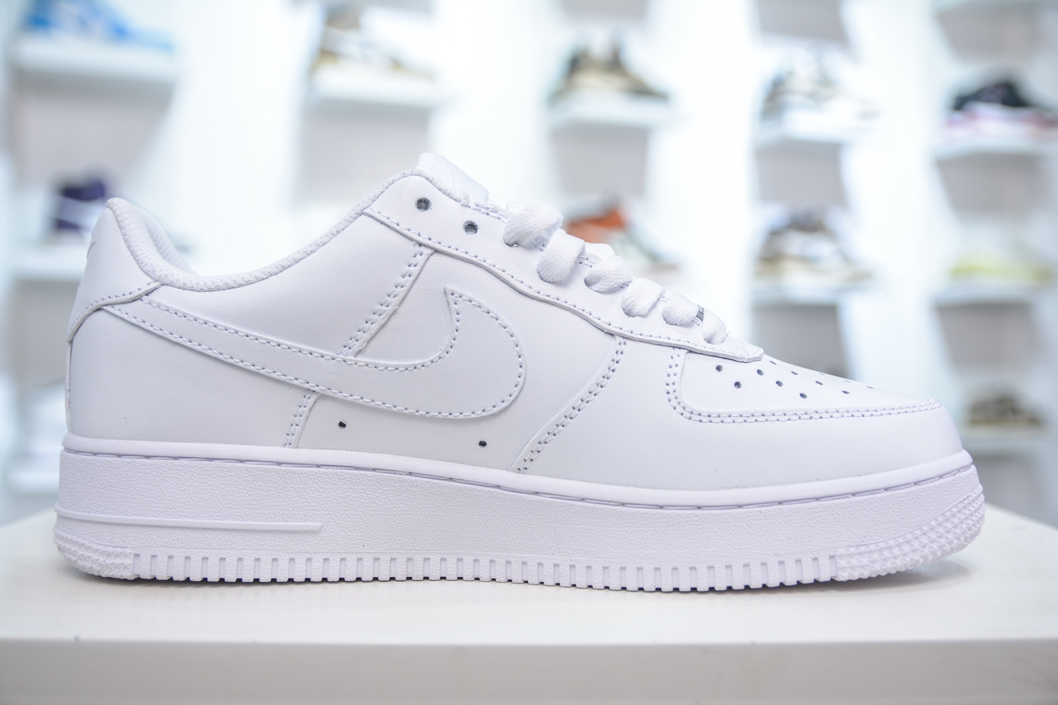 Nike Air Force 1 '07 Low White Casual Sneakers - Iconic Style 3 i1747248135486 9977 0 2