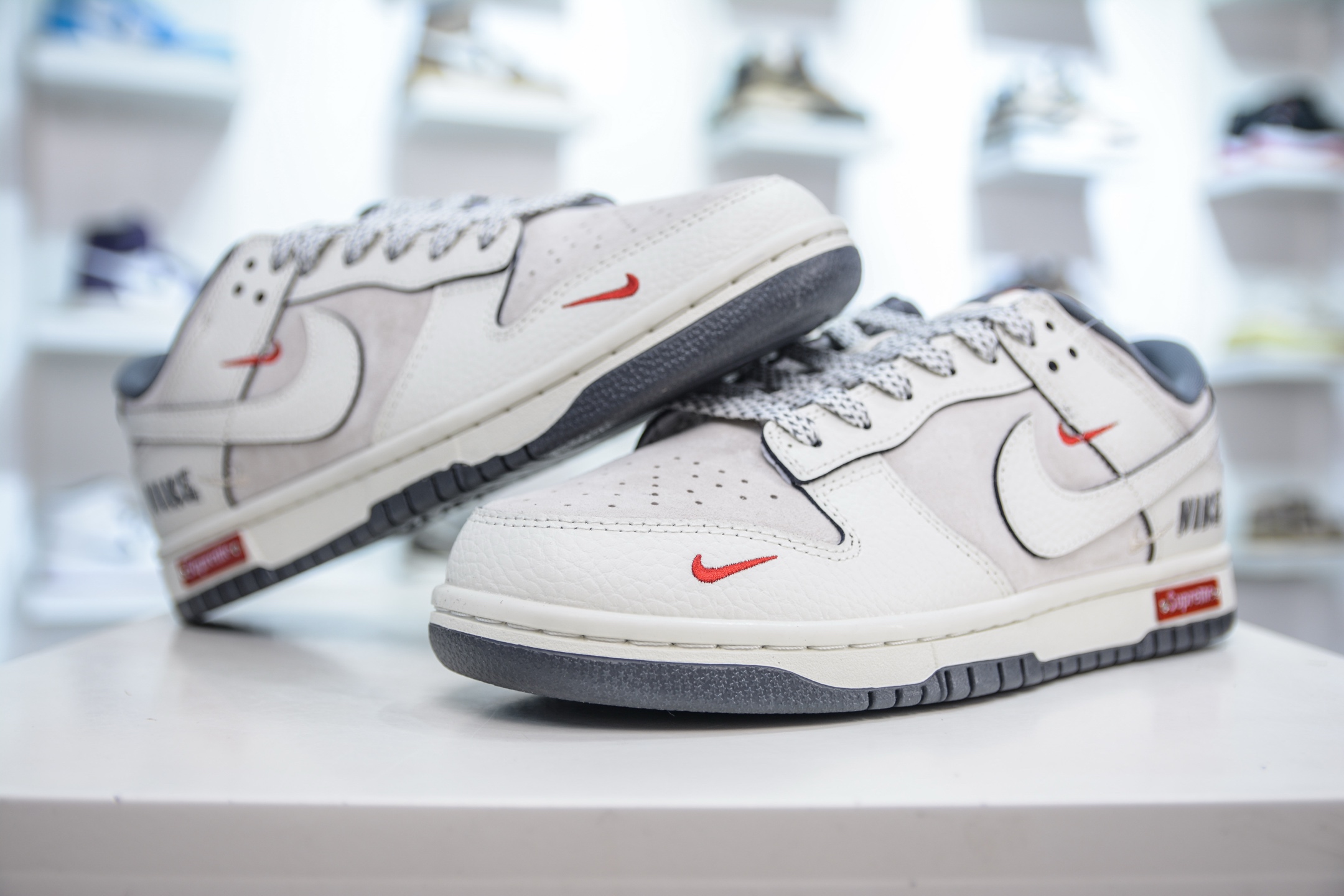 Nike SB Dunk Low x Supreme Collab - White/Grey/Red - Premium Quality 4 i1747328433881 5362 0 3