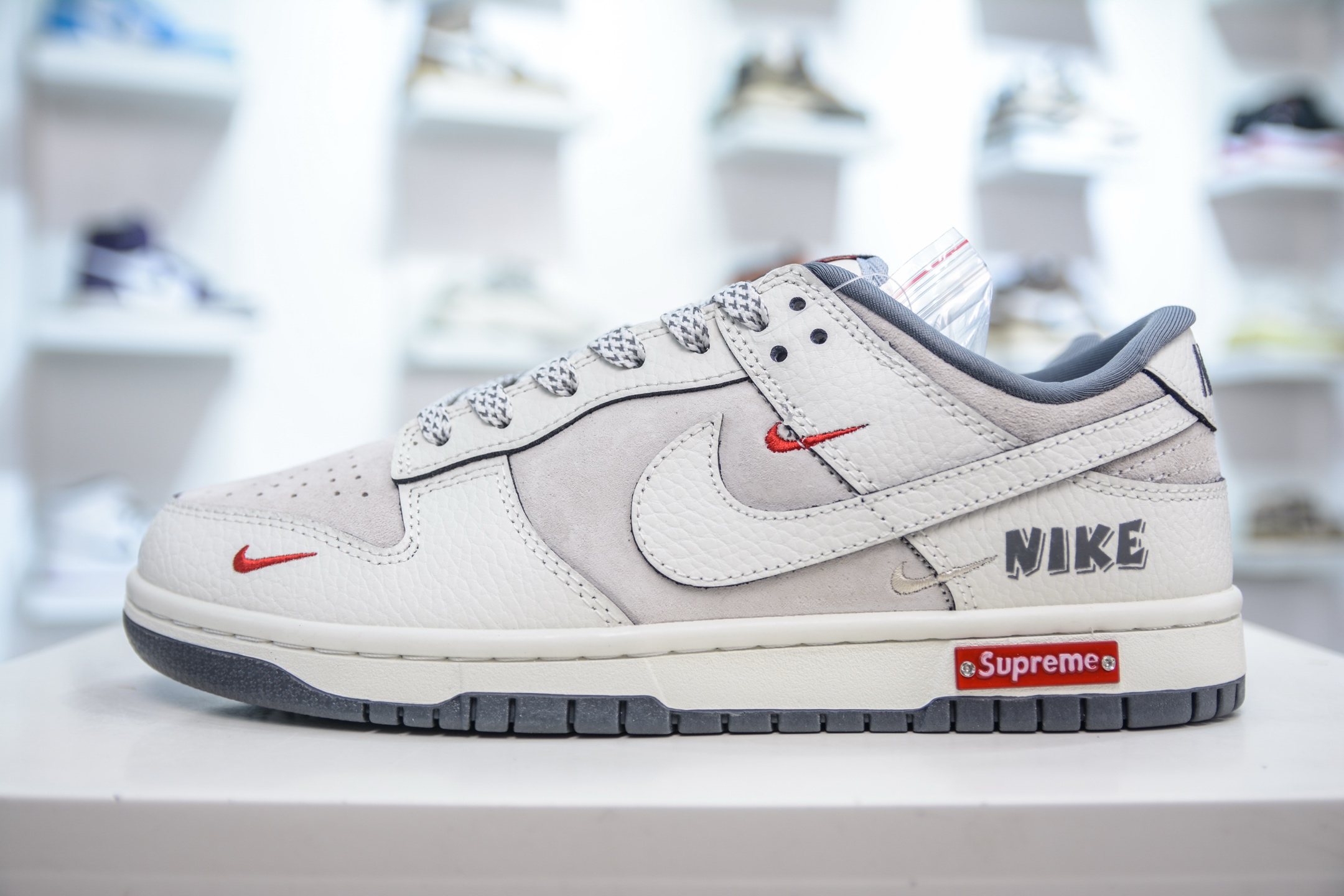 Nike SB Dunk Low x Supreme Collab - White/Grey/Red - Premium Quality 1 i1747328437384 7721 0 0
