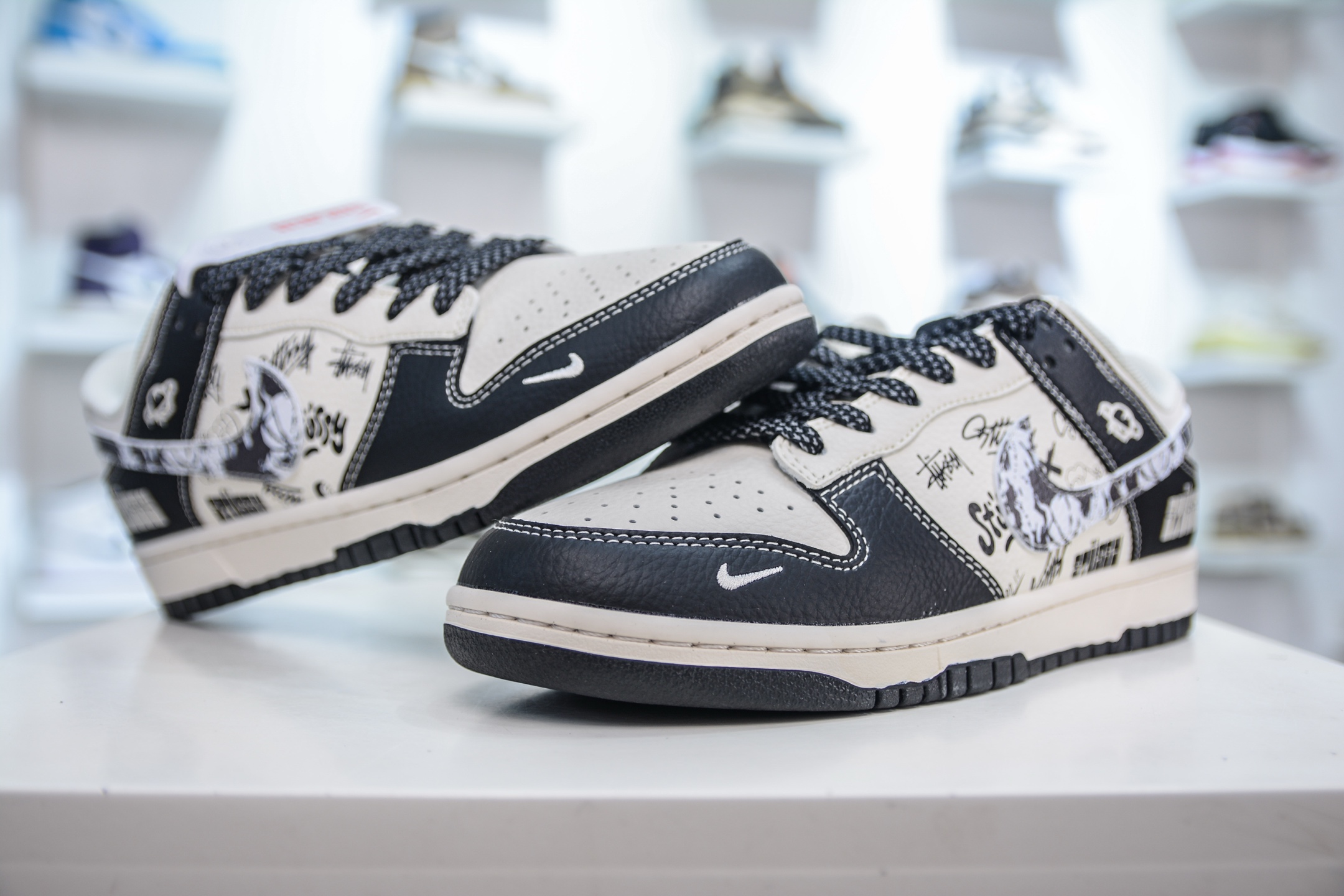 Nike SB Dunk Low x Stussy Black White Graffiti Sneakers 4 i1747328482856 183 0 3