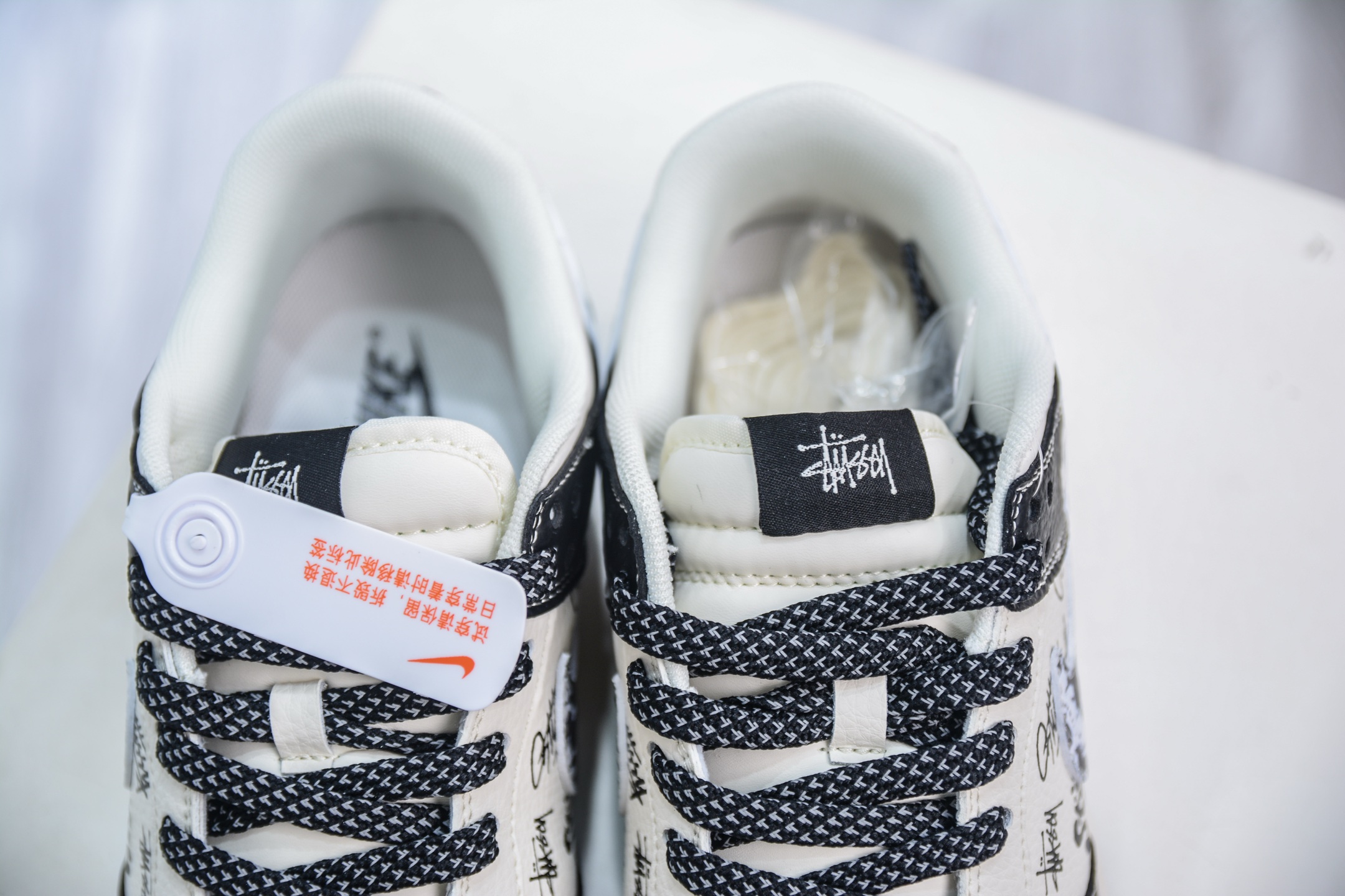 Nike SB Dunk Low x Stussy Black White Graffiti Sneakers 8 i1747328482946 93 0 7