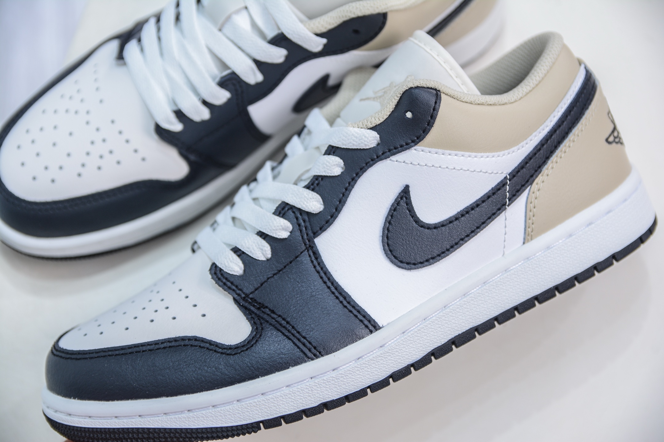Air Jordan 1 Low White Black Sesame - Iconic Style, Unmatched Comfort 7 i1747329258466 1827 0 6