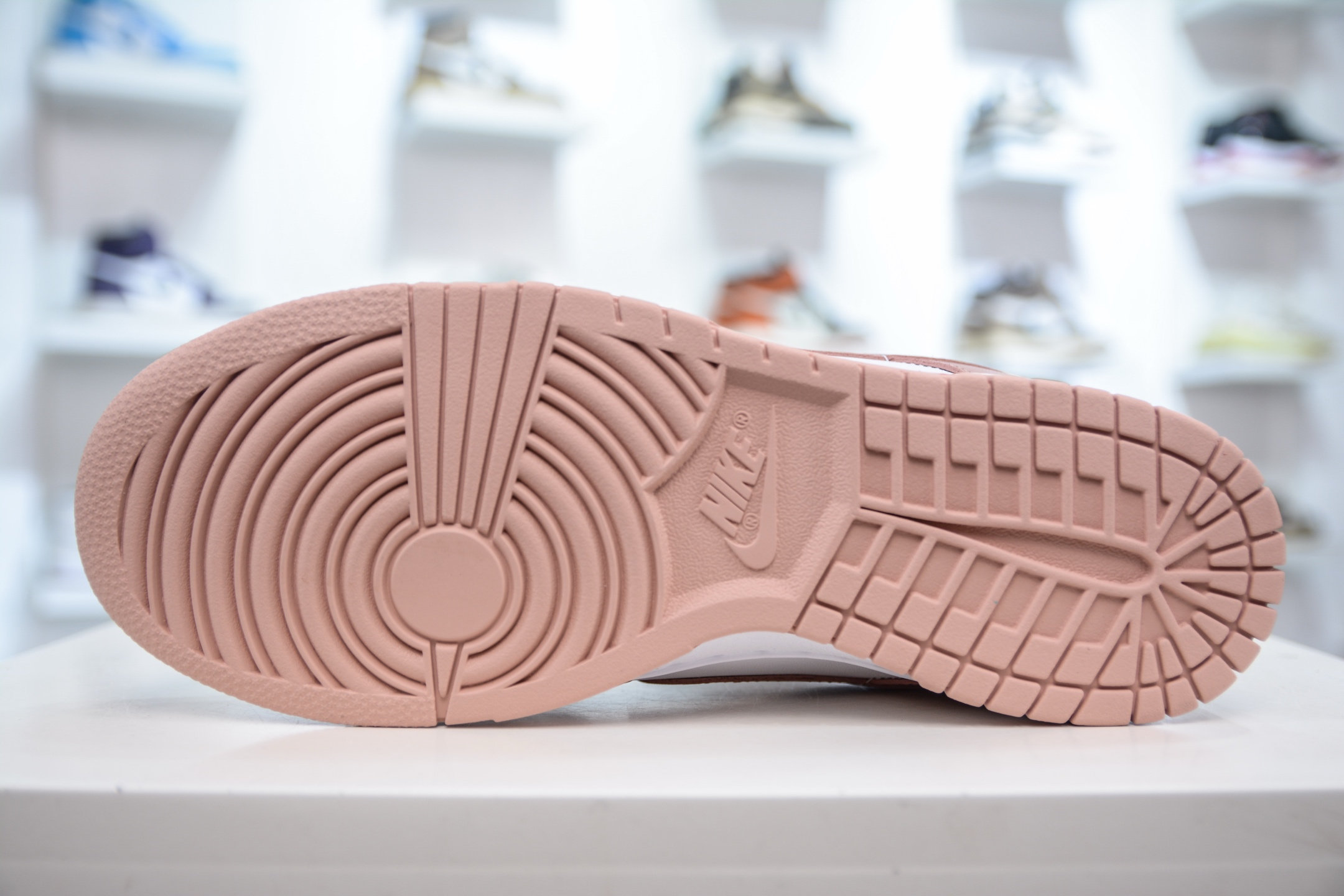 Nike Dunk Low Rose Whisper - Stylish and Comfortable Sneakers for Everyday Wear 5 i1747329926798 45 0 4