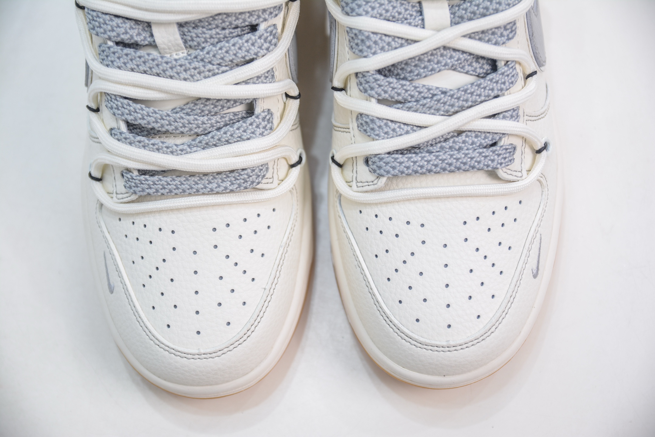Nike SB Dunk Low x Supreme Collab - White/Grey, Premium Leather Sneakers 10 i1747495374438 3990 0 8
