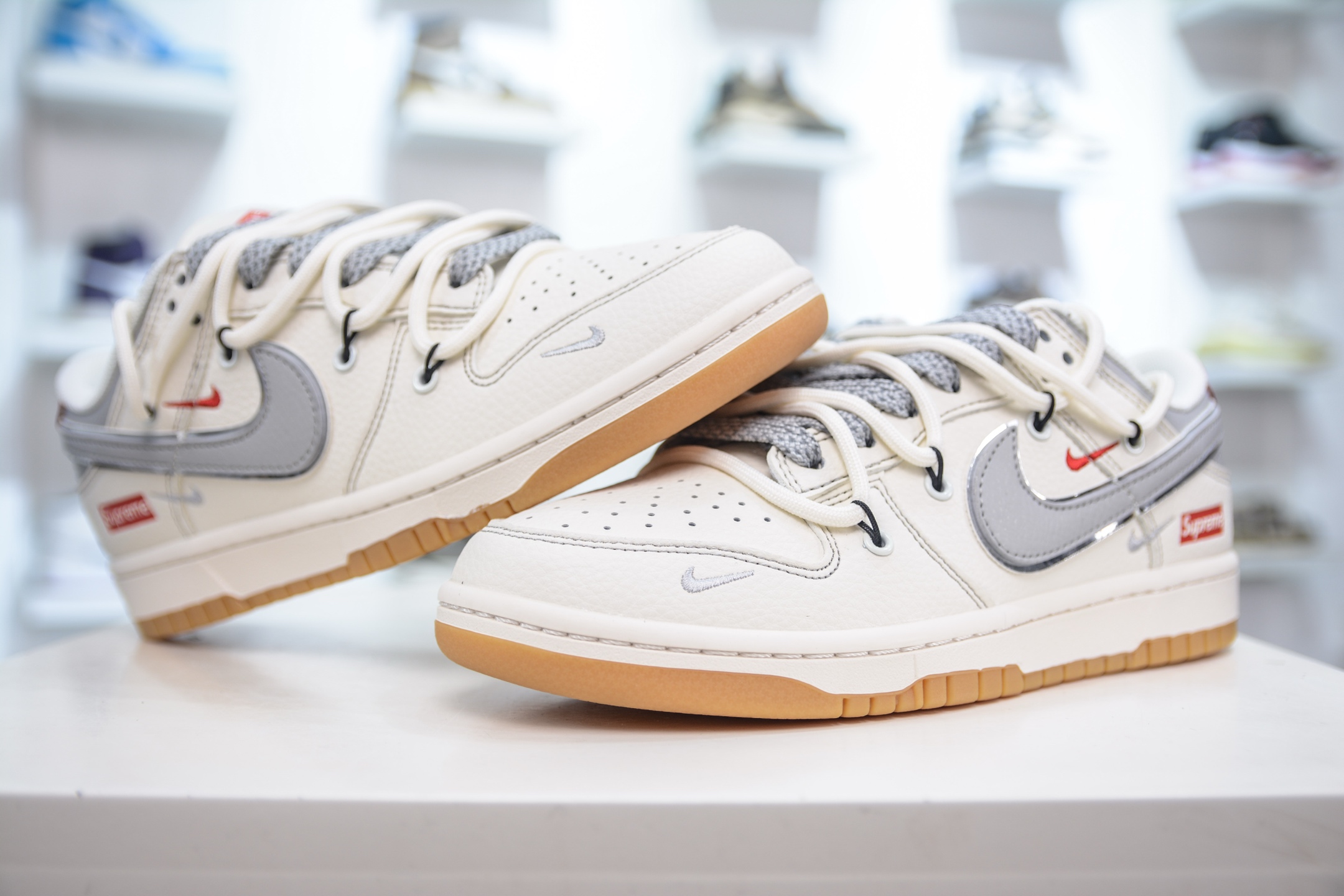 Nike SB Dunk Low x Supreme Collab - White/Grey, Premium Leather Sneakers 5 i1747495374486 6569 0 3