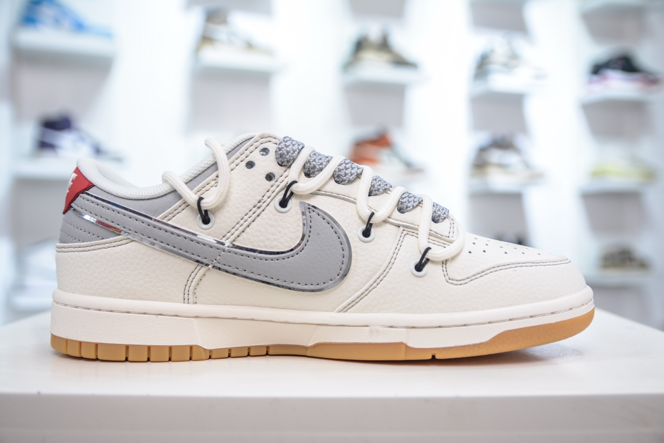 Nike SB Dunk Low x Supreme Collab - White/Grey, Premium Leather Sneakers 4 i1747495374491 8216 0 2