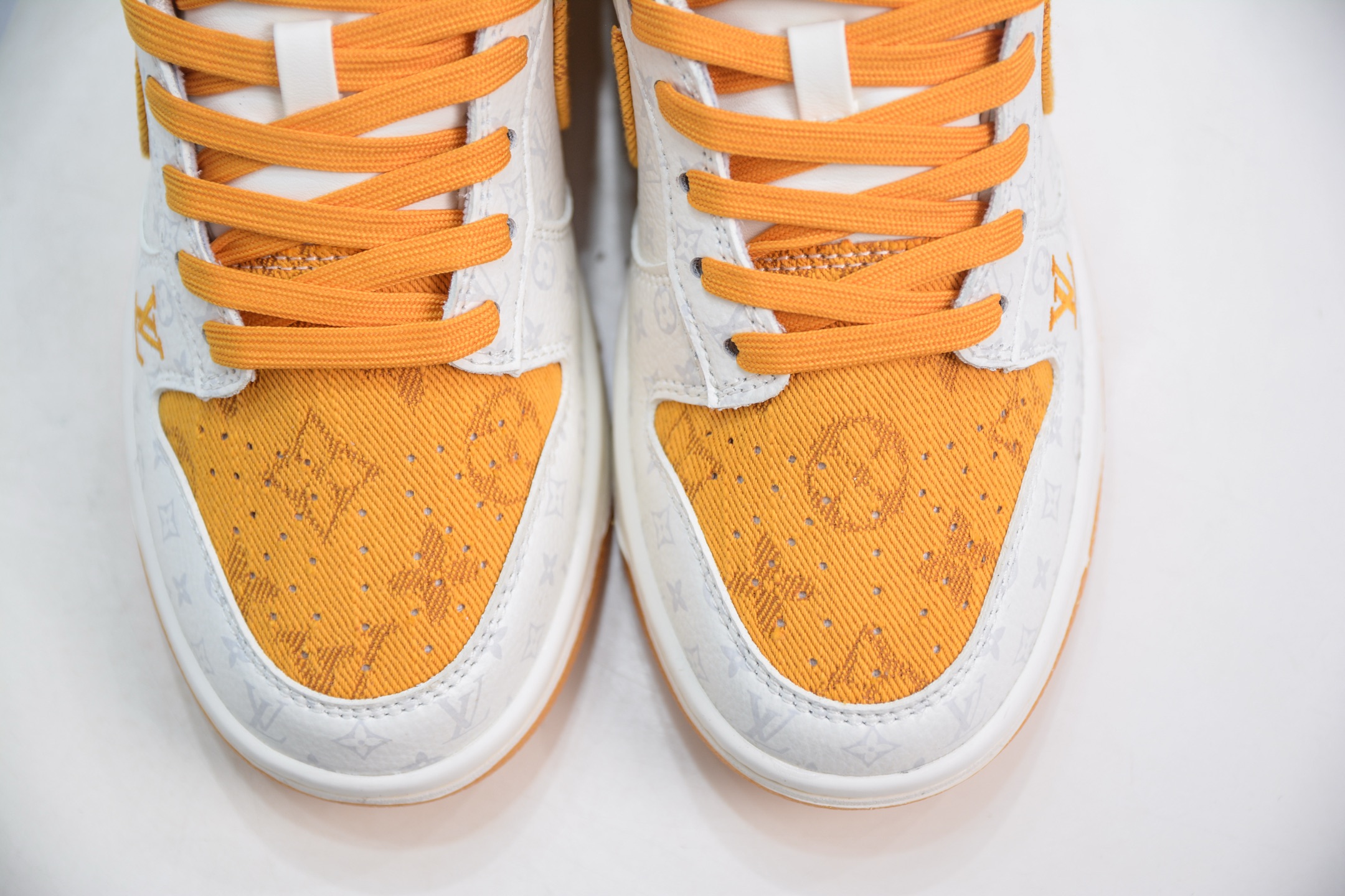 Nike SB Dunk Low x Louis Vuitton White Yellow Premium Leather Sneakers 9 i1747590304729 549 0 8