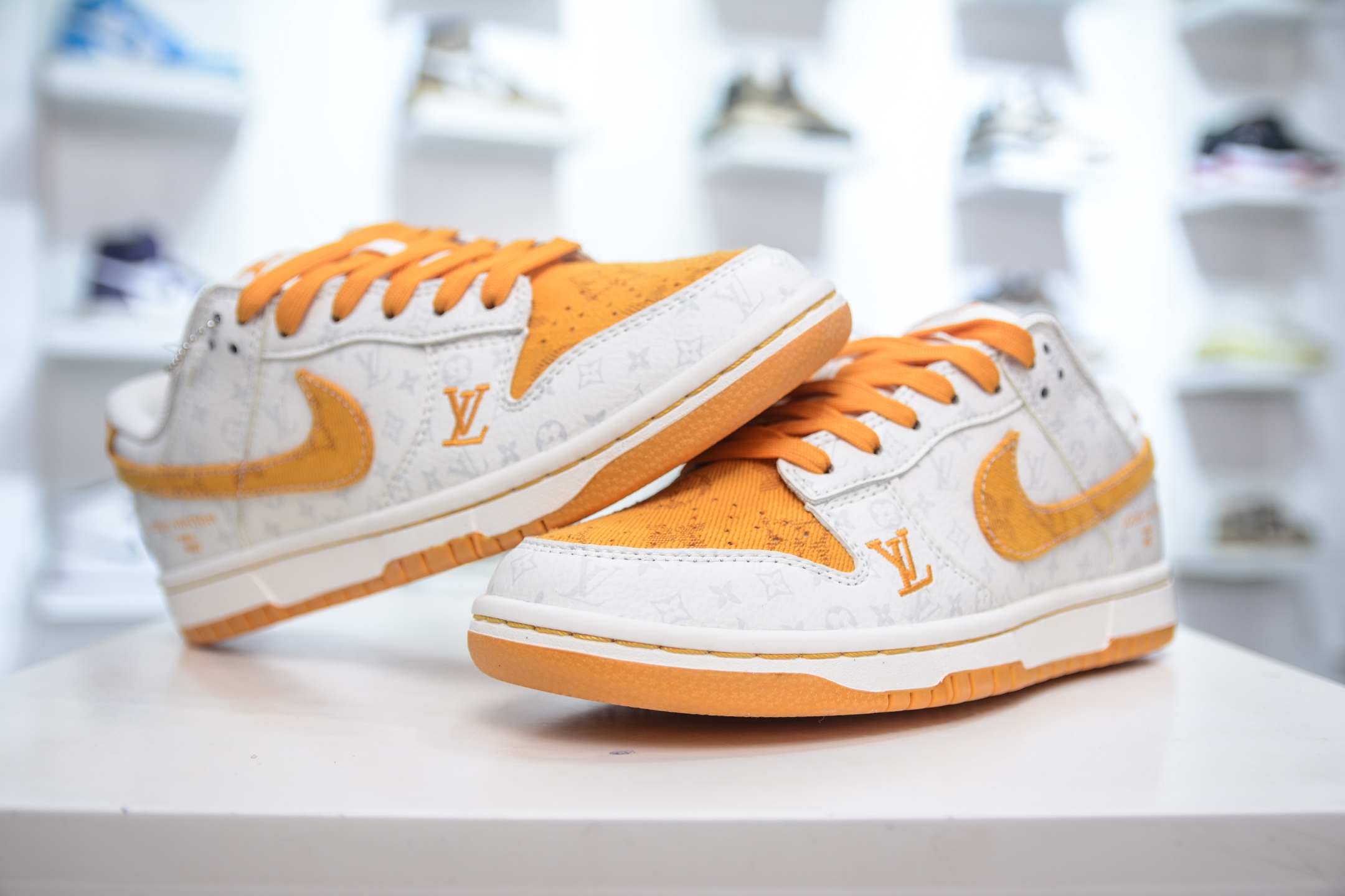 Nike SB Dunk Low x Louis Vuitton White Yellow Premium Leather Sneakers 4 i1747590304761 3413 0 3