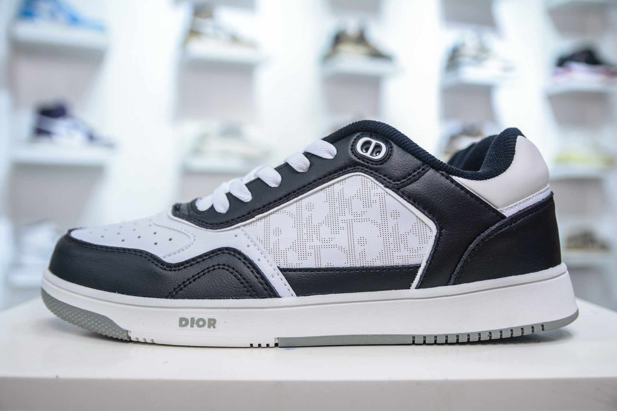Dior B30 Low-Top Sneaker: Classic Lace-Up Design, Retro Casual Style 1 i1747590552462 9250 0 0