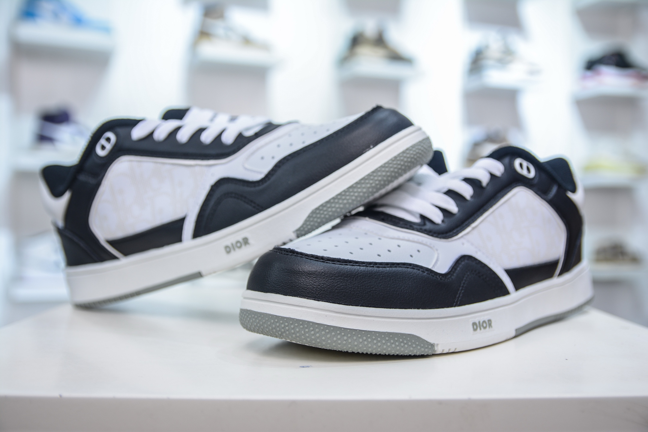 Dior B30 Low-Top Sneaker: Classic Lace-Up Design, Retro Casual Style 6 i1747590553690 964 0 5