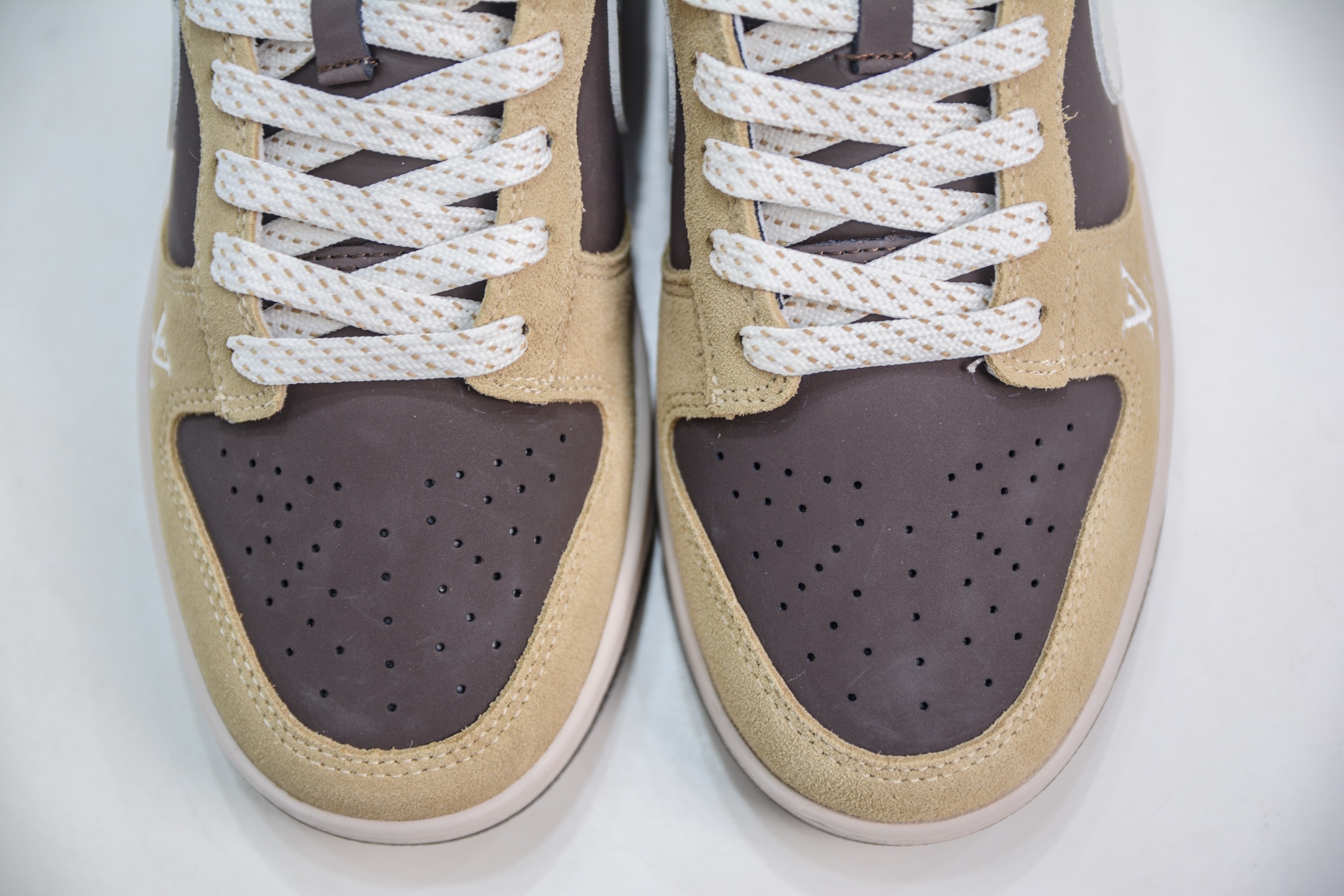 Nike SB Dunk Low x Louis Vuitton Brown/Beige - Stylish Sneaker Collaboration 10 i1747590955447 8995 0 8