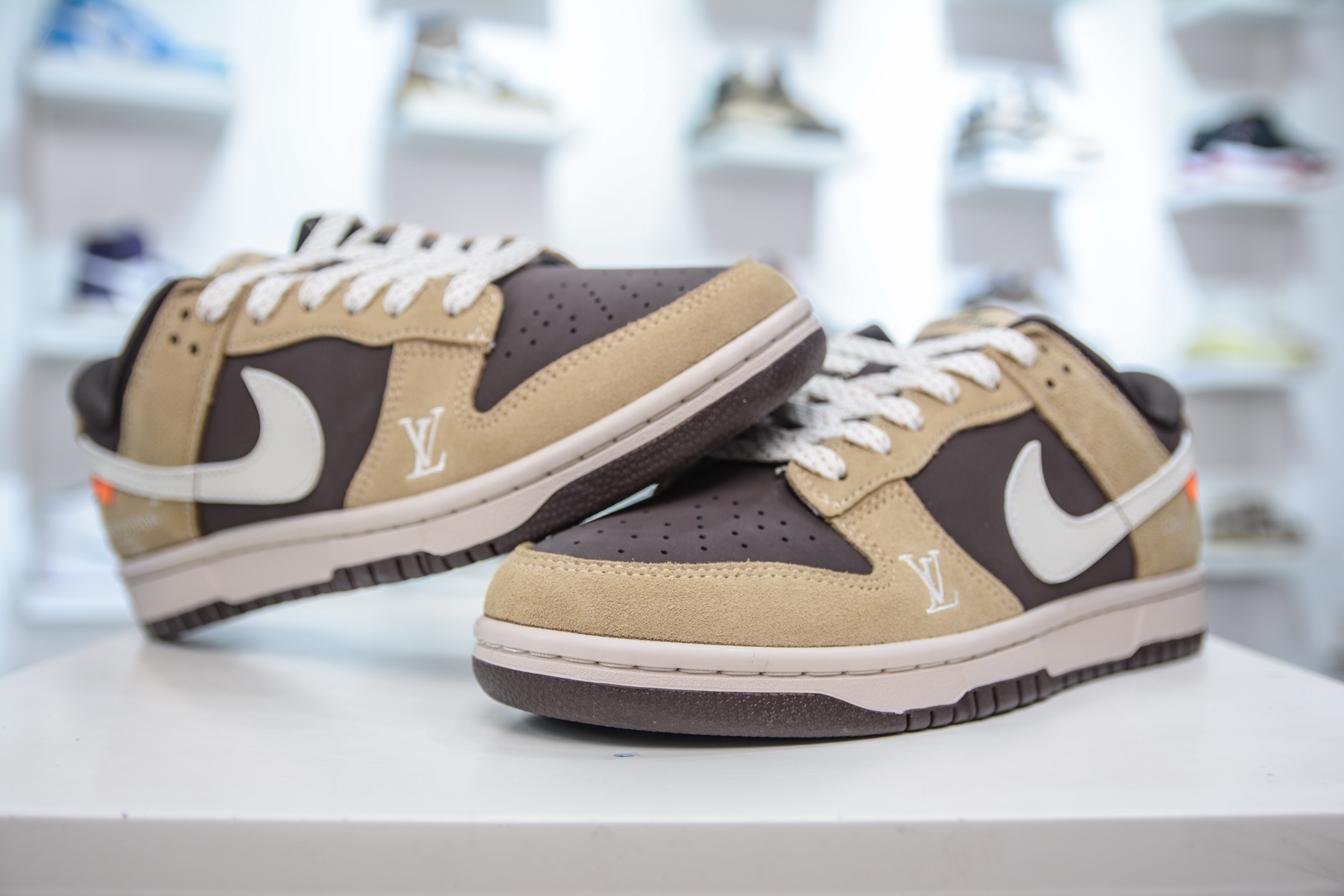 Nike SB Dunk Low x Louis Vuitton Brown/Beige - Stylish Sneaker Collaboration 5 i1747590956672 4013 0 3