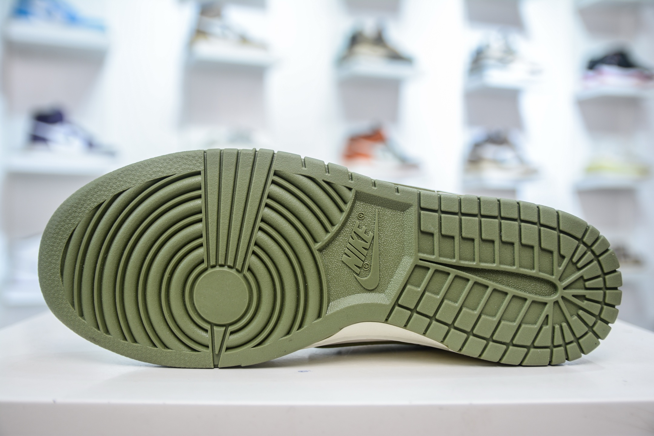 Nike SB Dunk Low x Louis Vuitton Collab - White Matcha Green Sneakers 5 i1747591067103 3987 0 4