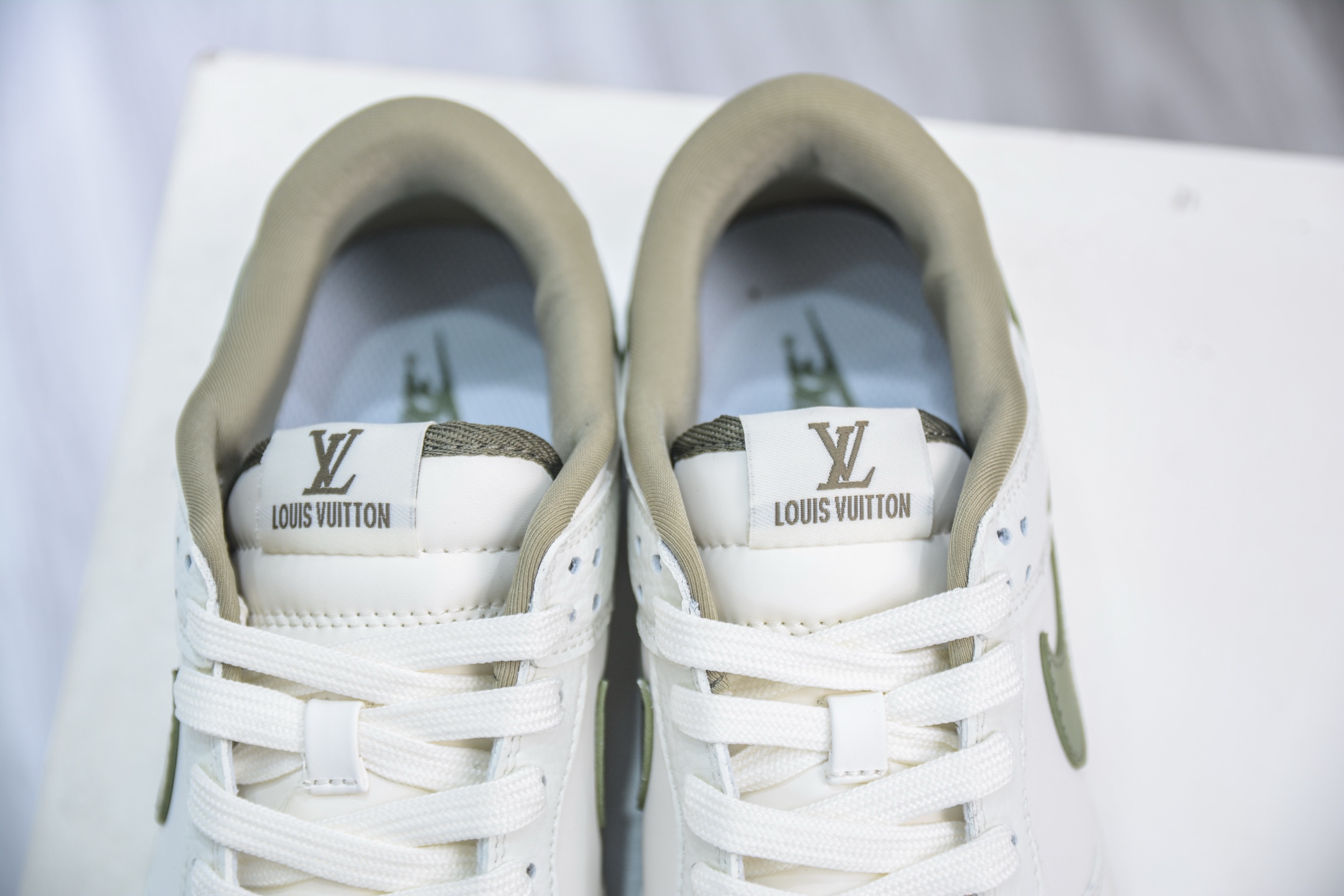 Nike SB Dunk Low x Louis Vuitton Collab - White Matcha Green Sneakers 8 i1747591067123 7918 0 7