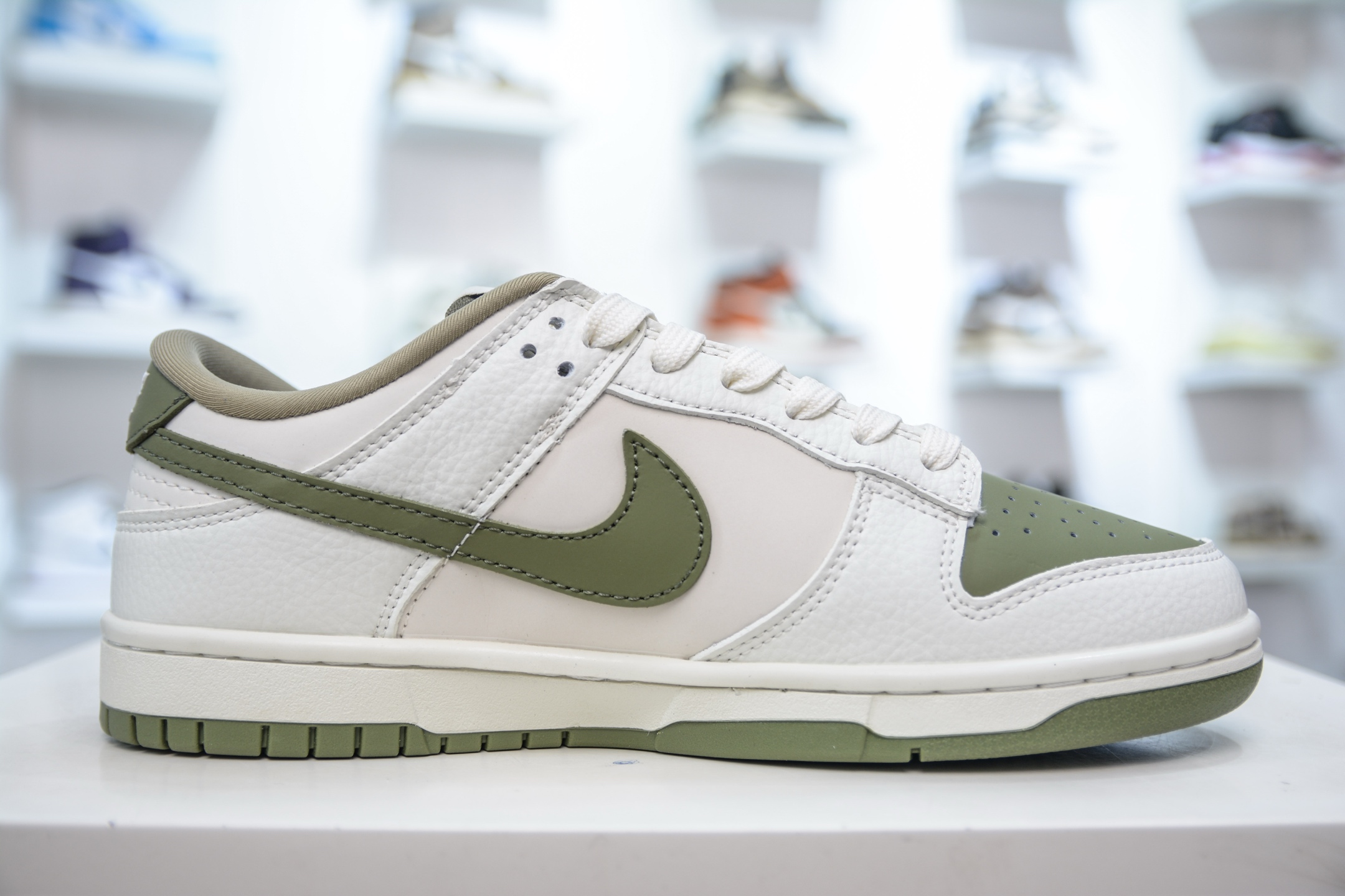 Nike SB Dunk Low x Louis Vuitton Collab - White Matcha Green Sneakers 3 i1747591067151 9293 0 2