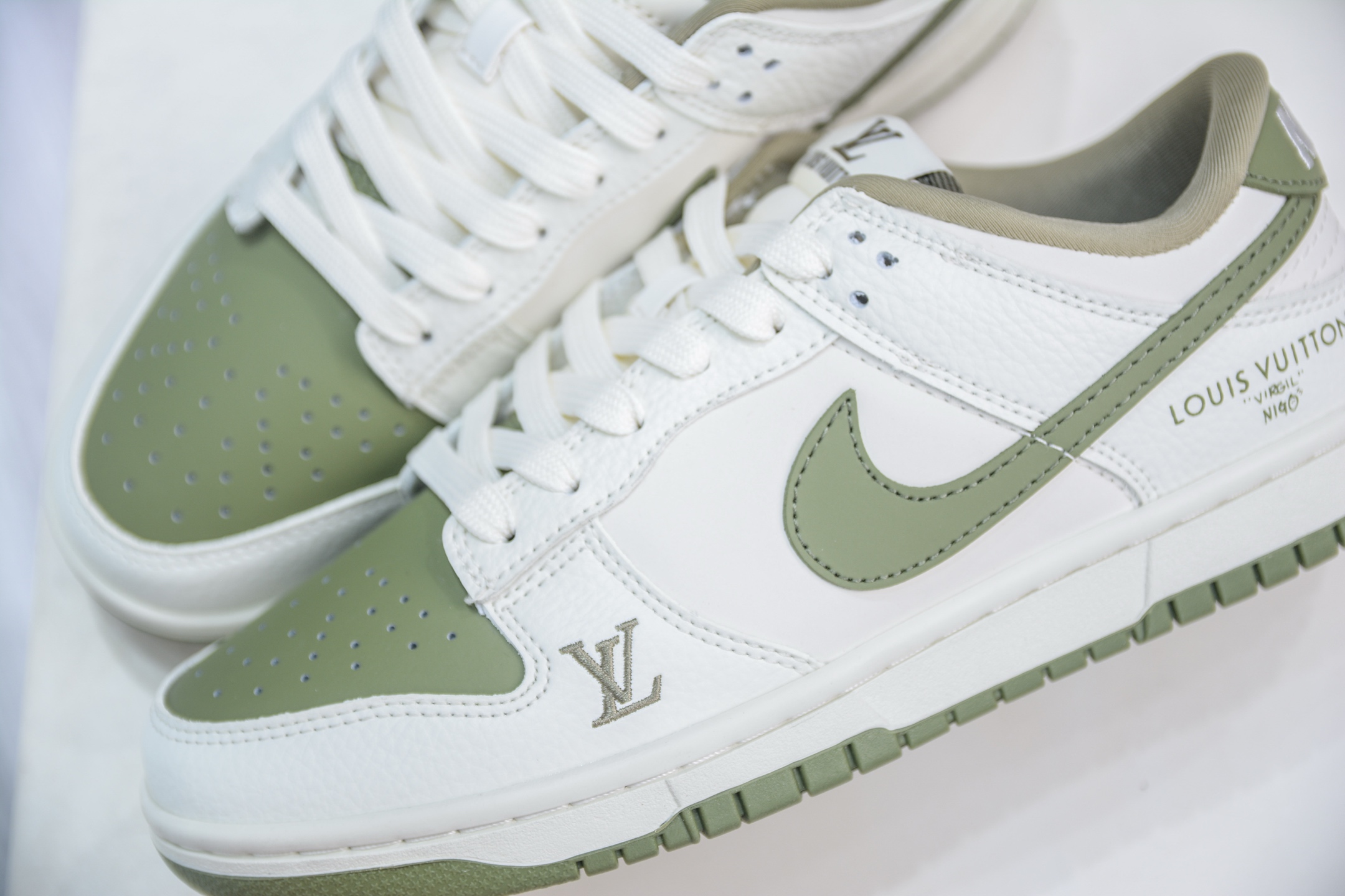 Nike SB Dunk Low x Louis Vuitton Collab - White Matcha Green Sneakers 7 i1747591067174 3147 0 6