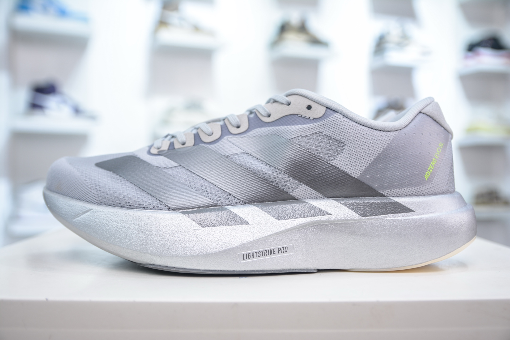 200 AD Adizero Evo SL 阿迪超轻透气缓震跑鞋 JR3418