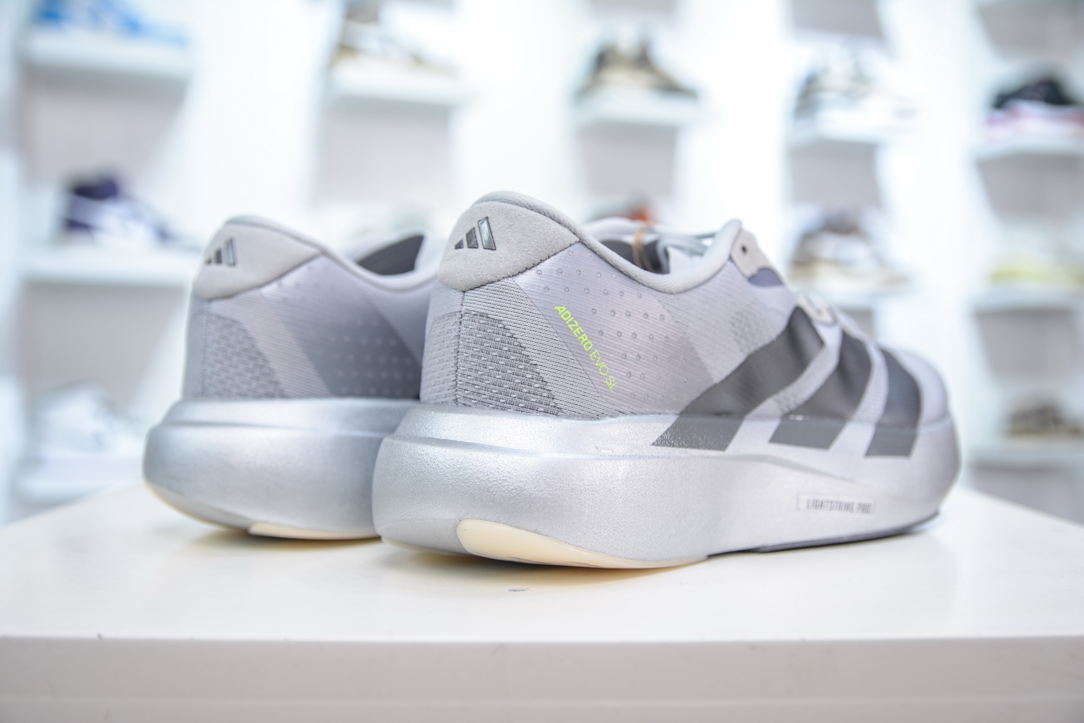 200 AD Adizero Evo SL 阿迪超轻透气缓震跑鞋 JR3418