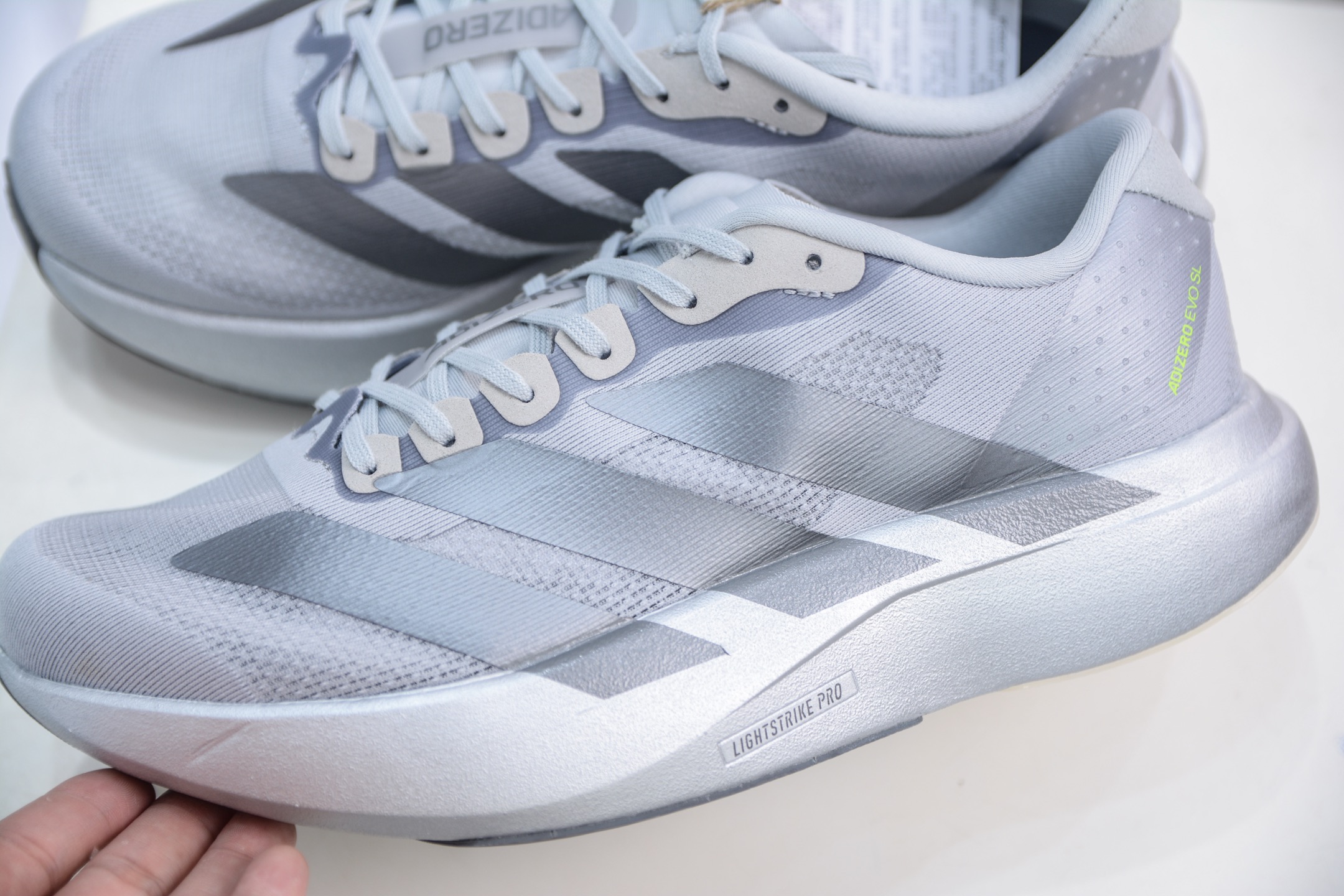 200 AD Adizero Evo SL 阿迪超轻透气缓震跑鞋 JR3418