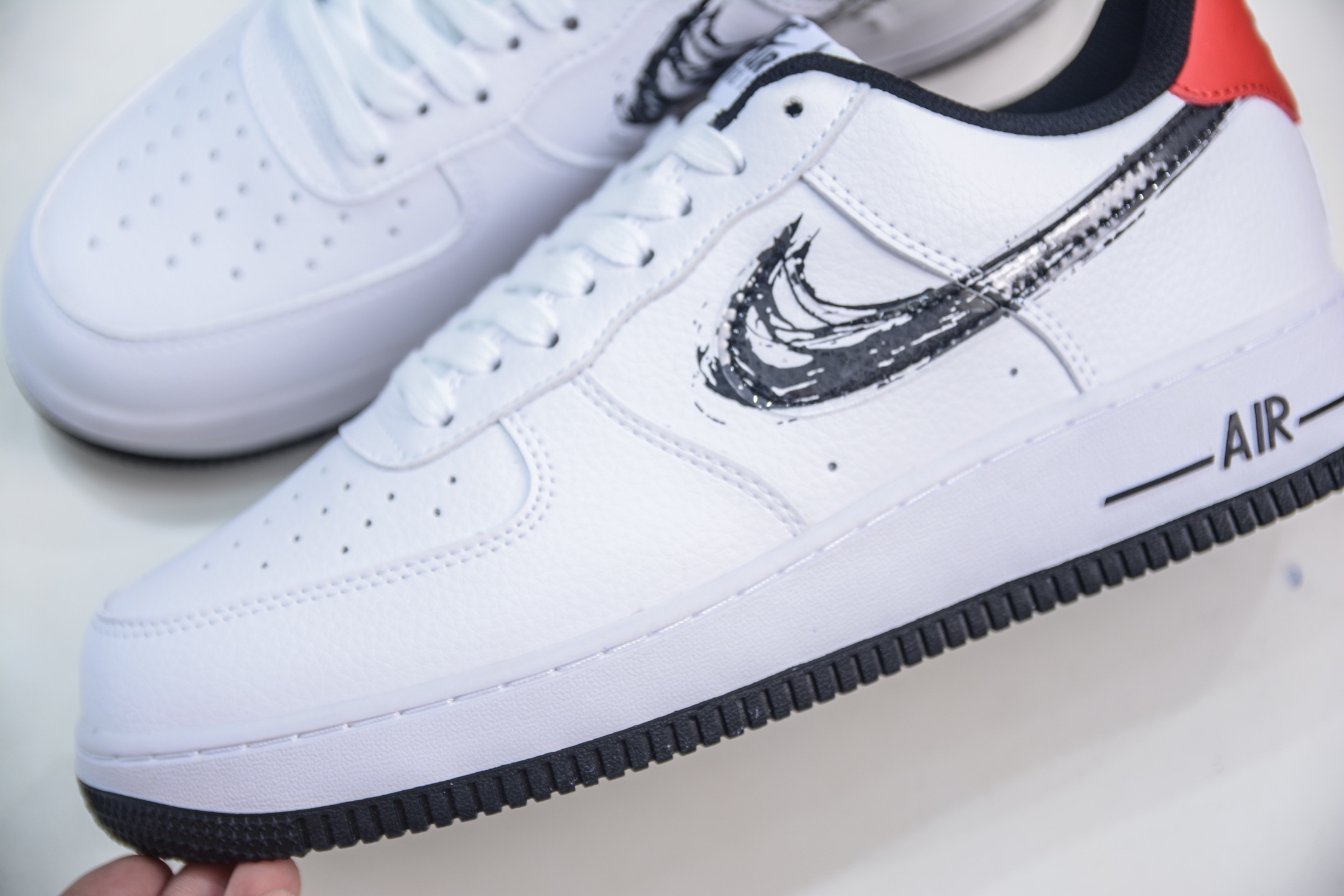PB版 NK Air Force 1'07 Low 二次元涂鸦 空军一号低帮百搭休闲运动板鞋 DA4657-100