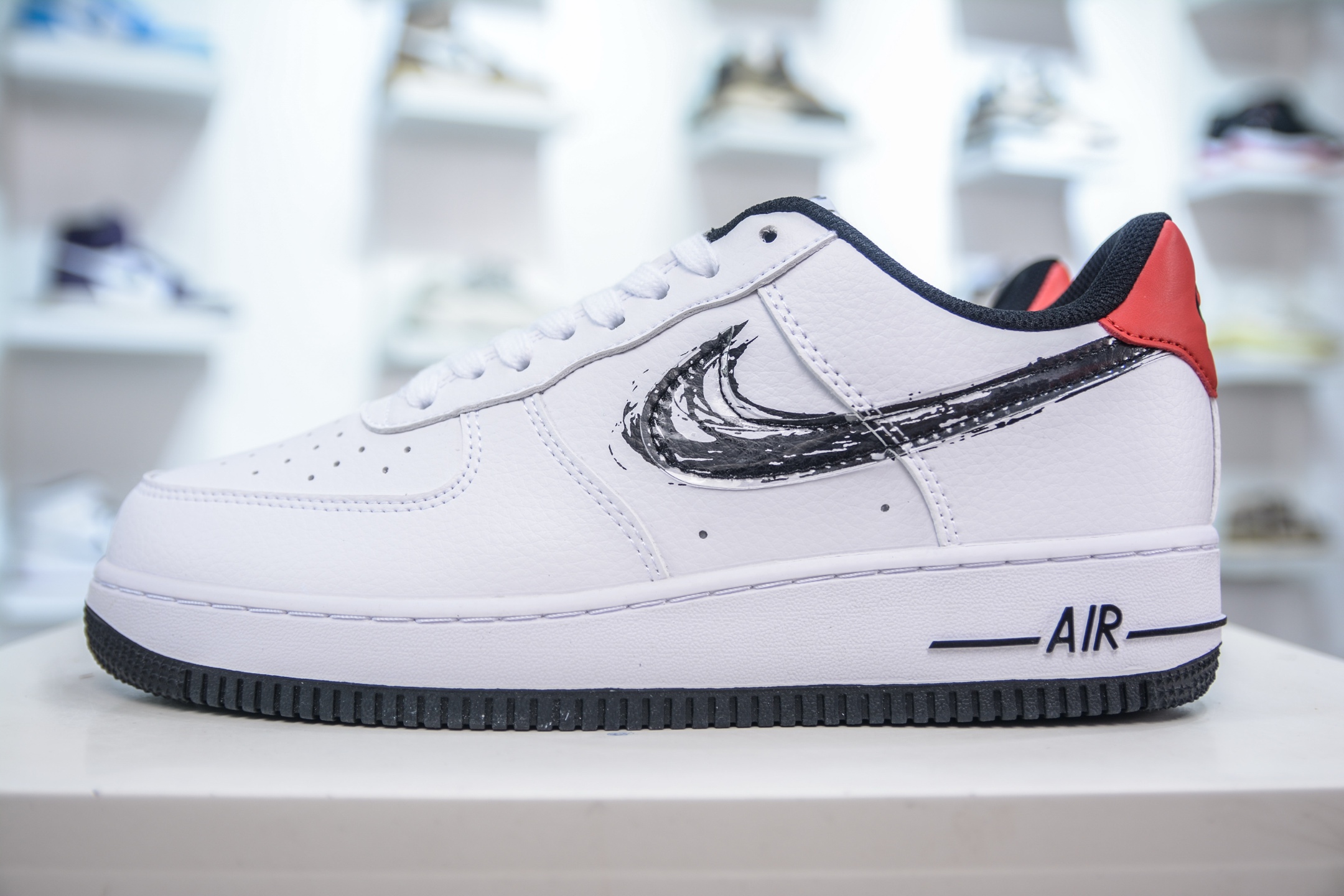 PB版 NK Air Force 1’07 Low 二次元涂鸦 空军一号低帮百搭休闲运动板鞋 DA4657-100