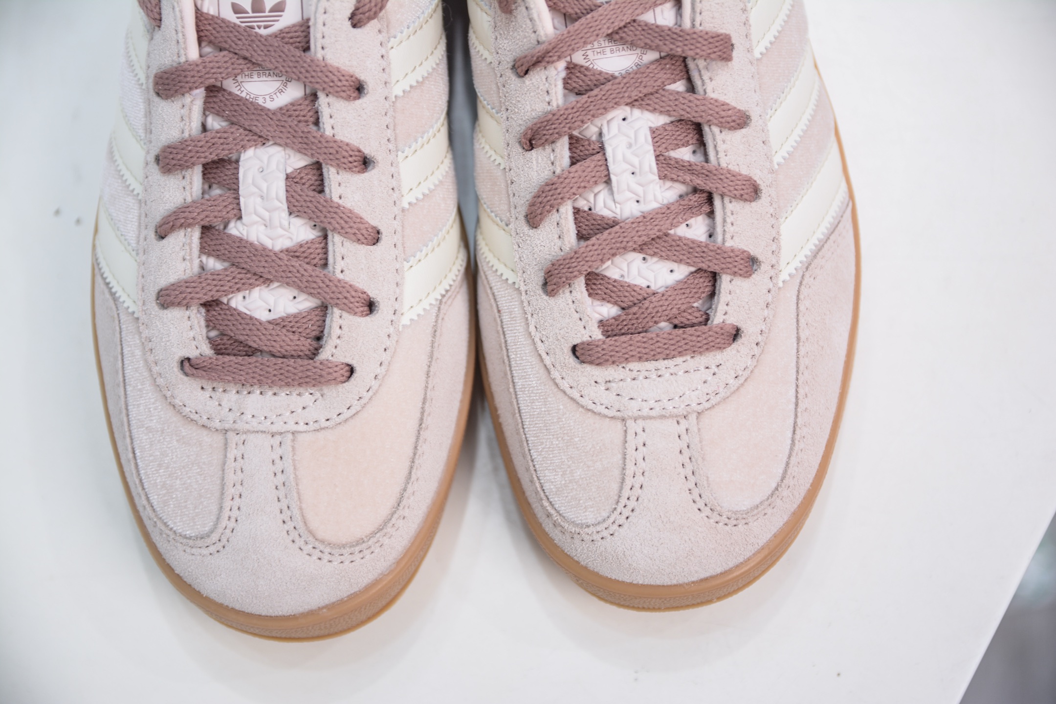 CS版 AD Original Gazelle Indoor Trainers 瞪羚室内鞋系列低帮复古百搭休闲运动德训风板鞋 粉黑色 JR0232