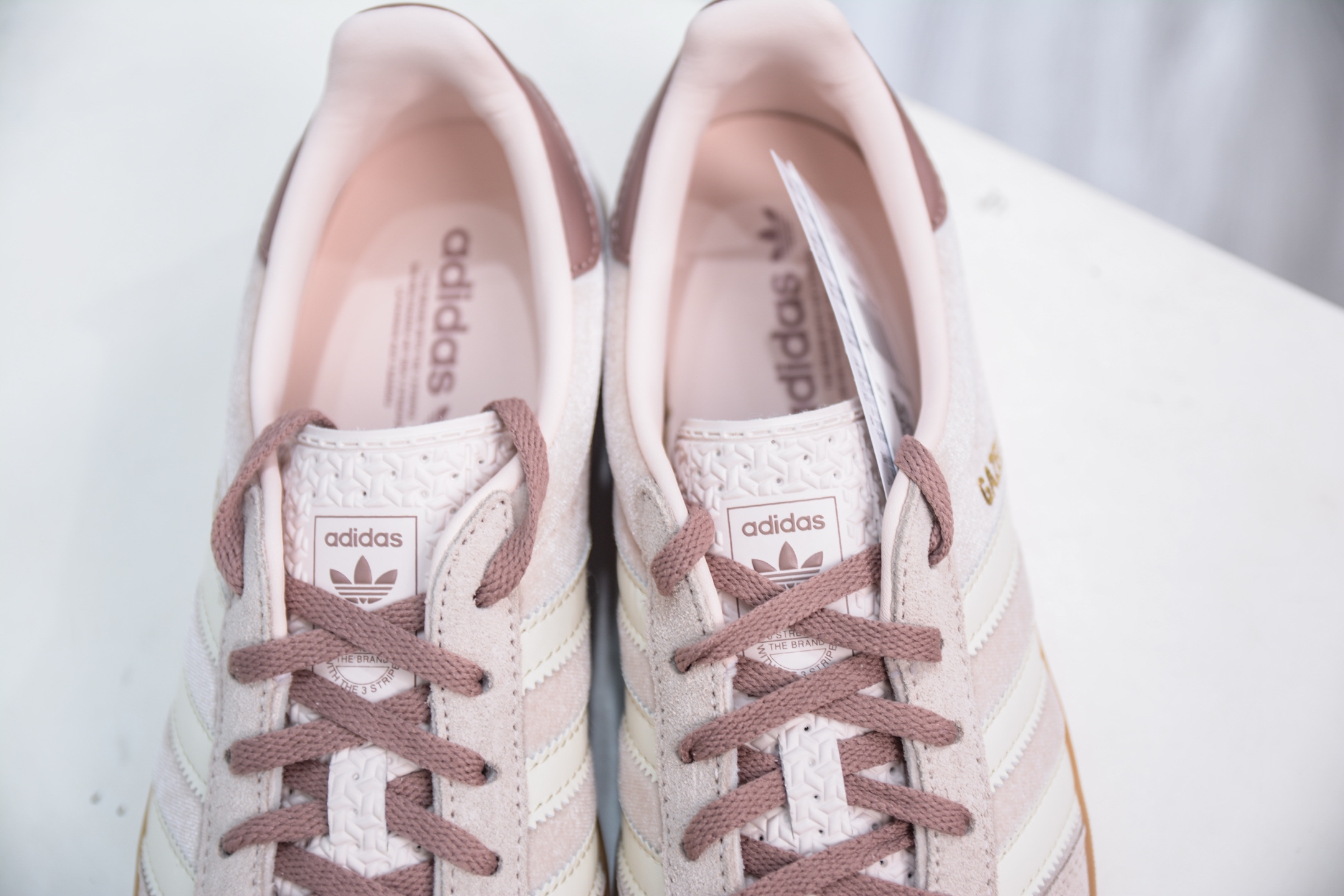 CS版 AD Original Gazelle Indoor Trainers 瞪羚室内鞋系列低帮复古百搭休闲运动德训风板鞋 粉黑色 JR0232