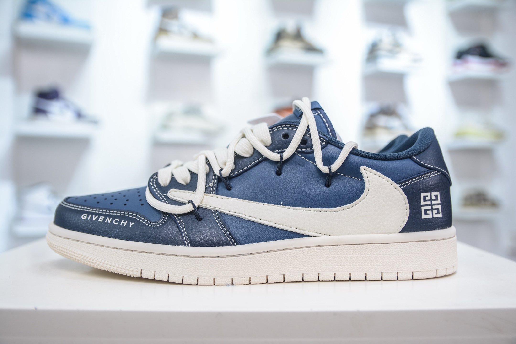 300 TS x Air Jordan AJ1 Low x GIVENCHY 倒钩低帮纪梵希联名-深蓝米白倒钩绑带 DM6868-105