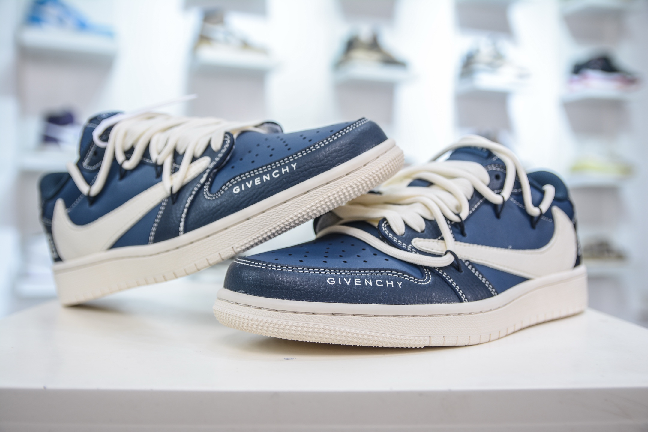 300 TS x Air Jordan AJ1 Low x GIVENCHY 倒钩低帮纪梵希联名-深蓝米白倒钩绑带 DM6868-105